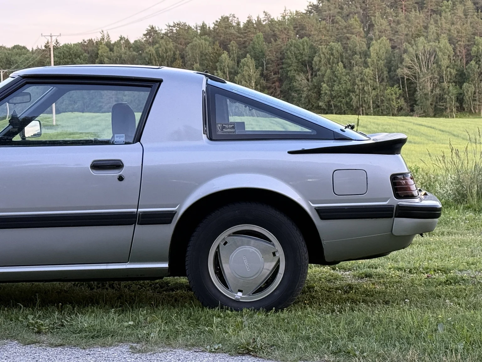 Exteriörbild på 1983 Mazda RX-7 (12)