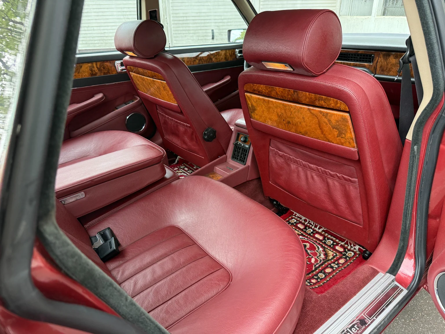 Interior image of 1988 Daimler Six (53)