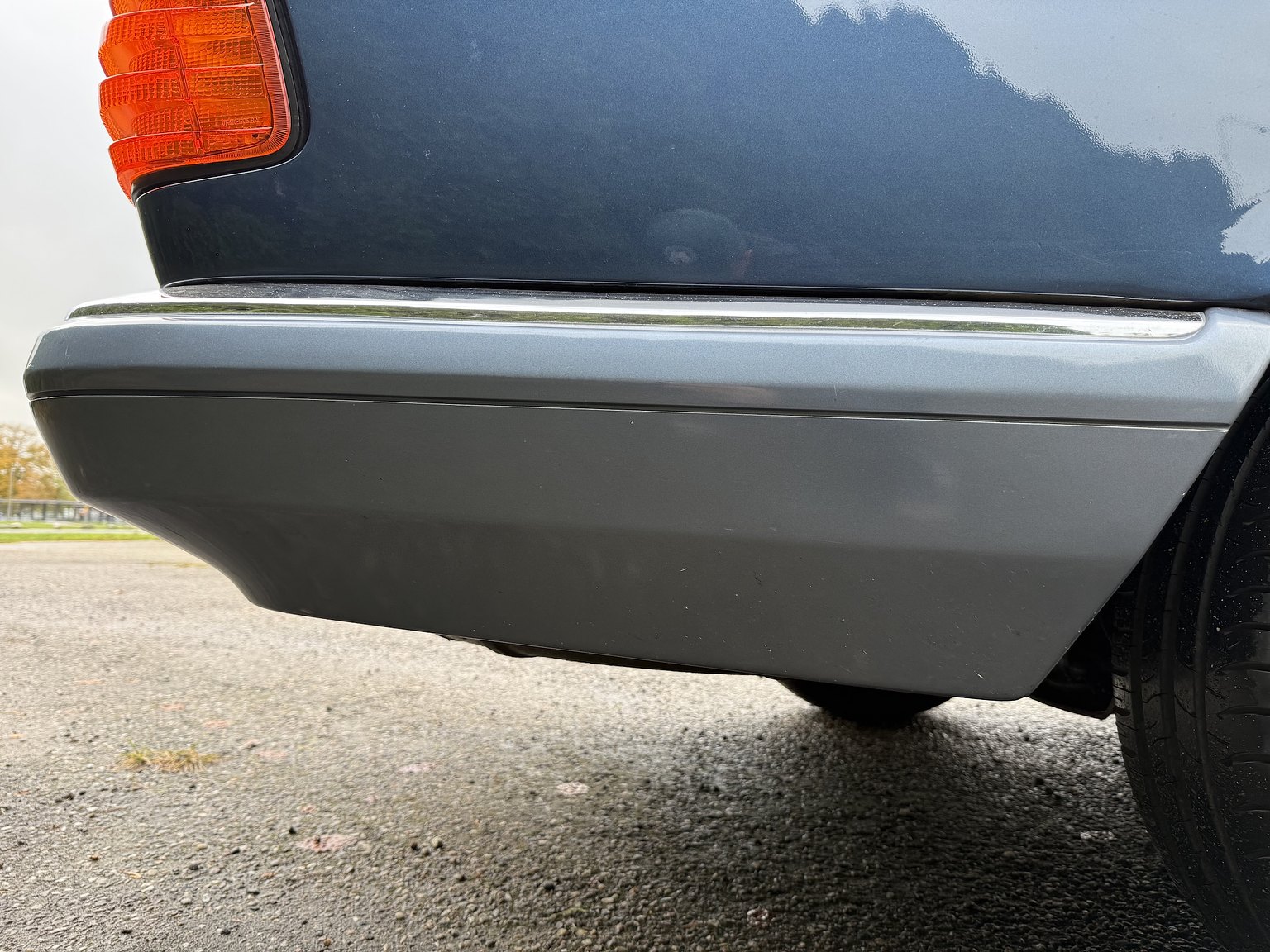 Exterior image of 1987 Mercedes-Benz 300 SE