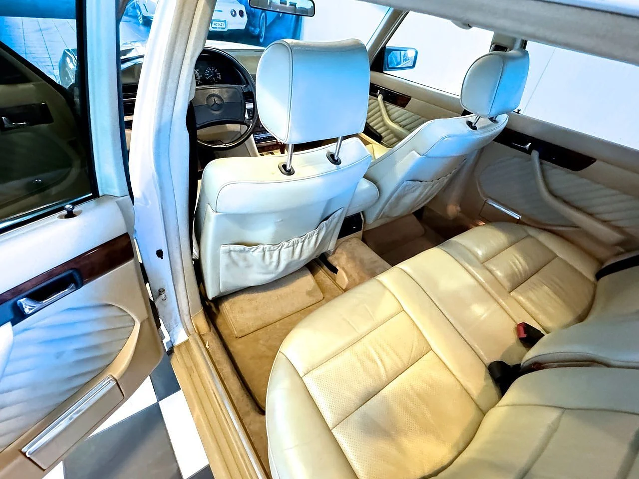 Bild von 1991 Mercedes-Benz S560 (22)