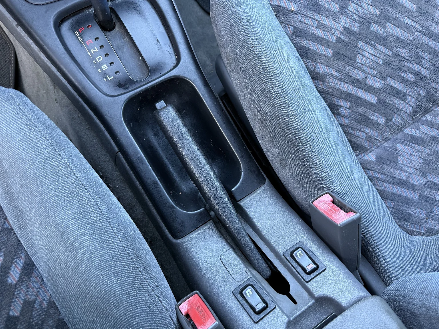 Innenraumfoto von 1992 Mazda 626 Hatchback 2.5 V6 Automatic (10)