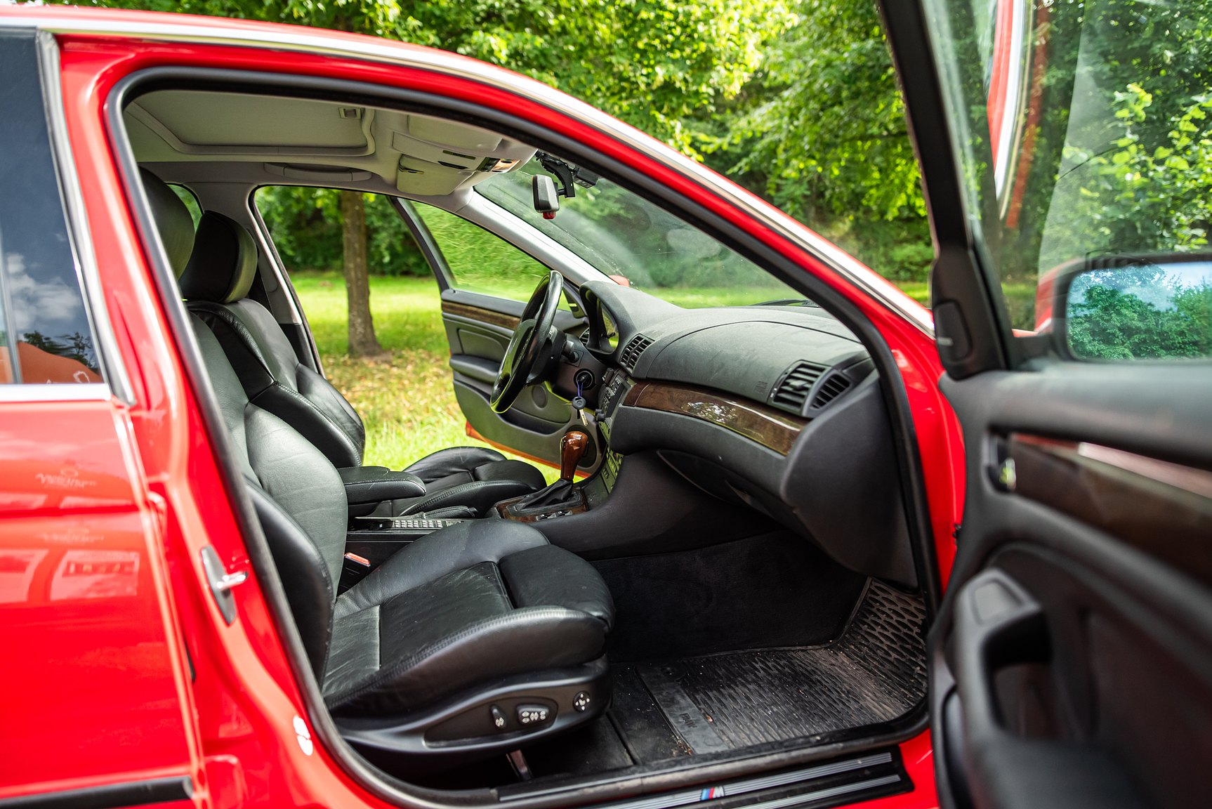 Interior image of 2001 BMW 330Xi
