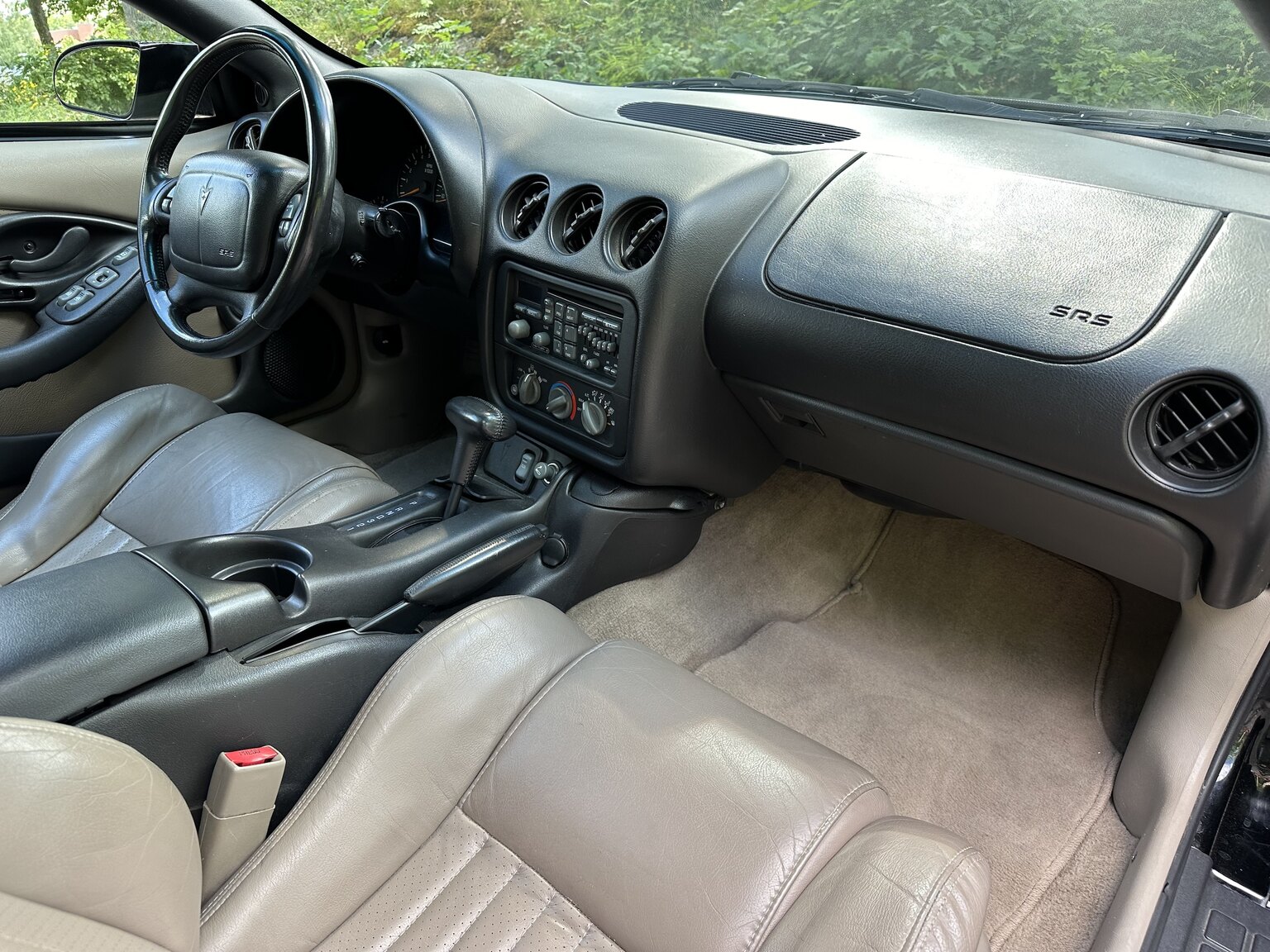 Innenraumfoto von 2000 Pontiac TransAm Firebird (25)