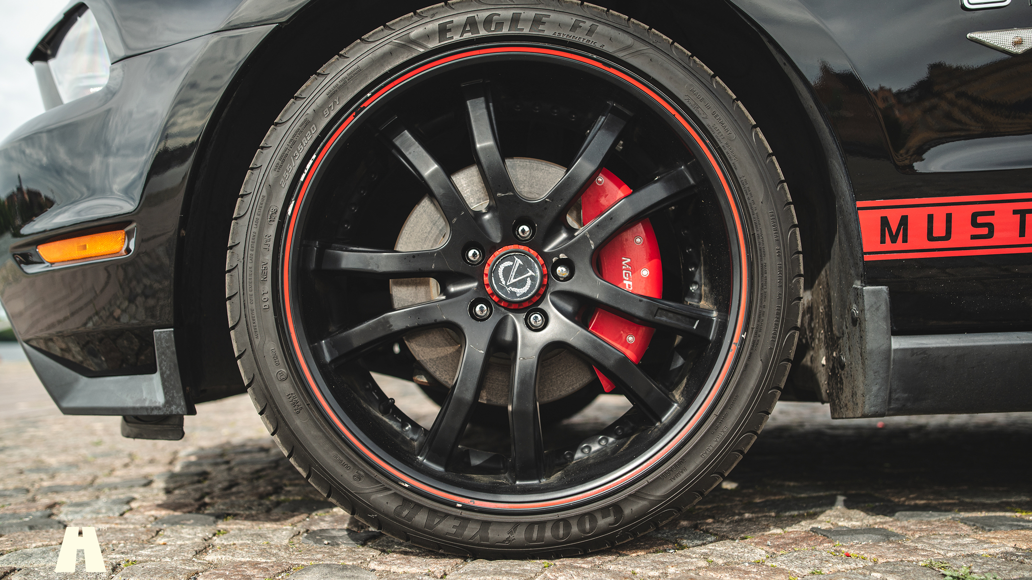 Exterior image of 2010 Ford Mustang GT 