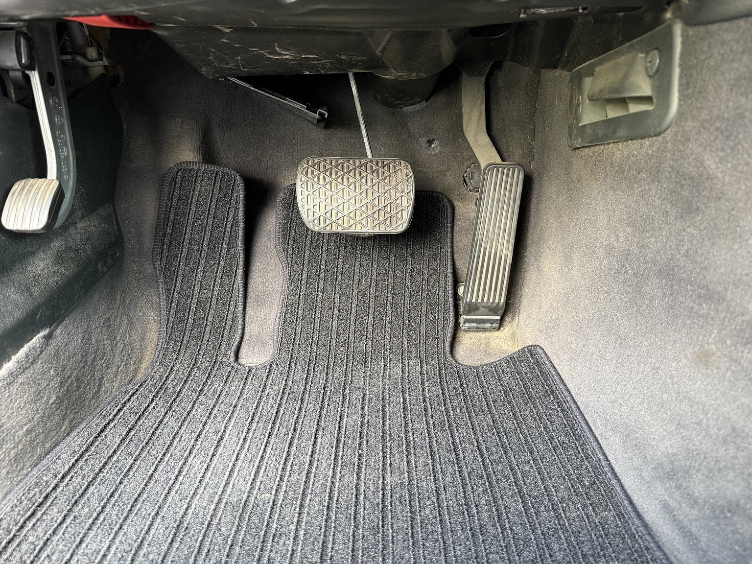 Interior image of 2000 Mercedes-Benz CLK 55 AMG Coupé