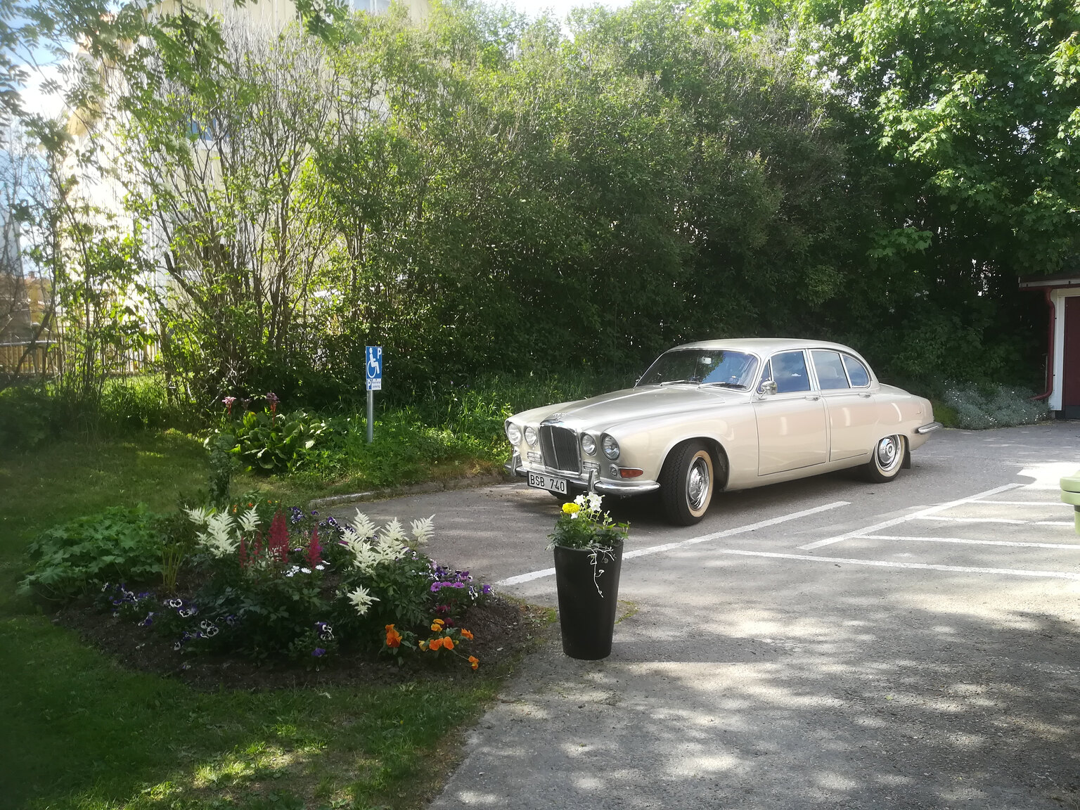 Exterior image of 1968 Jaguar 420 4.2 XK Manuell 