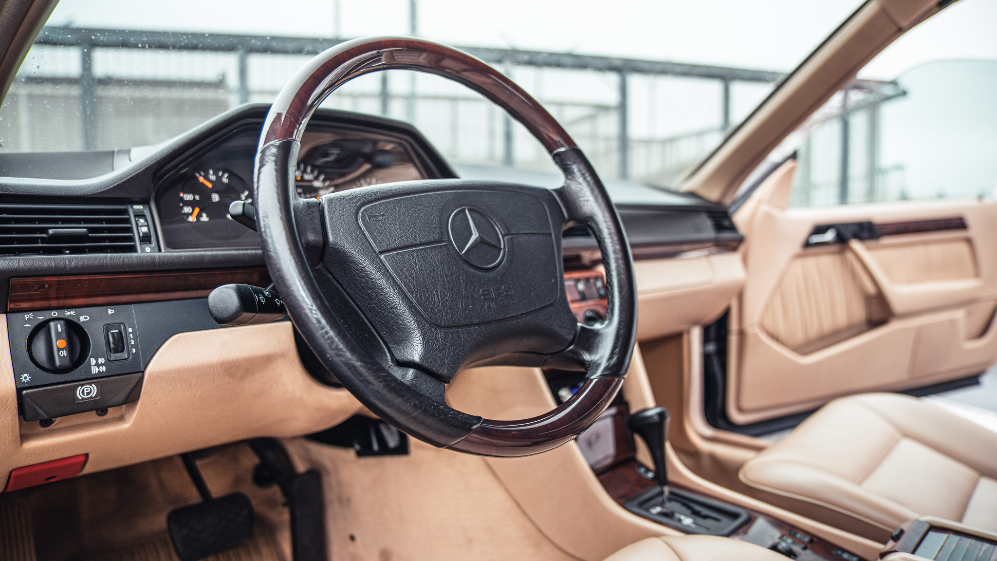 Interiörbild 1995 Mercedes Benz E320 Cabriolet (5)