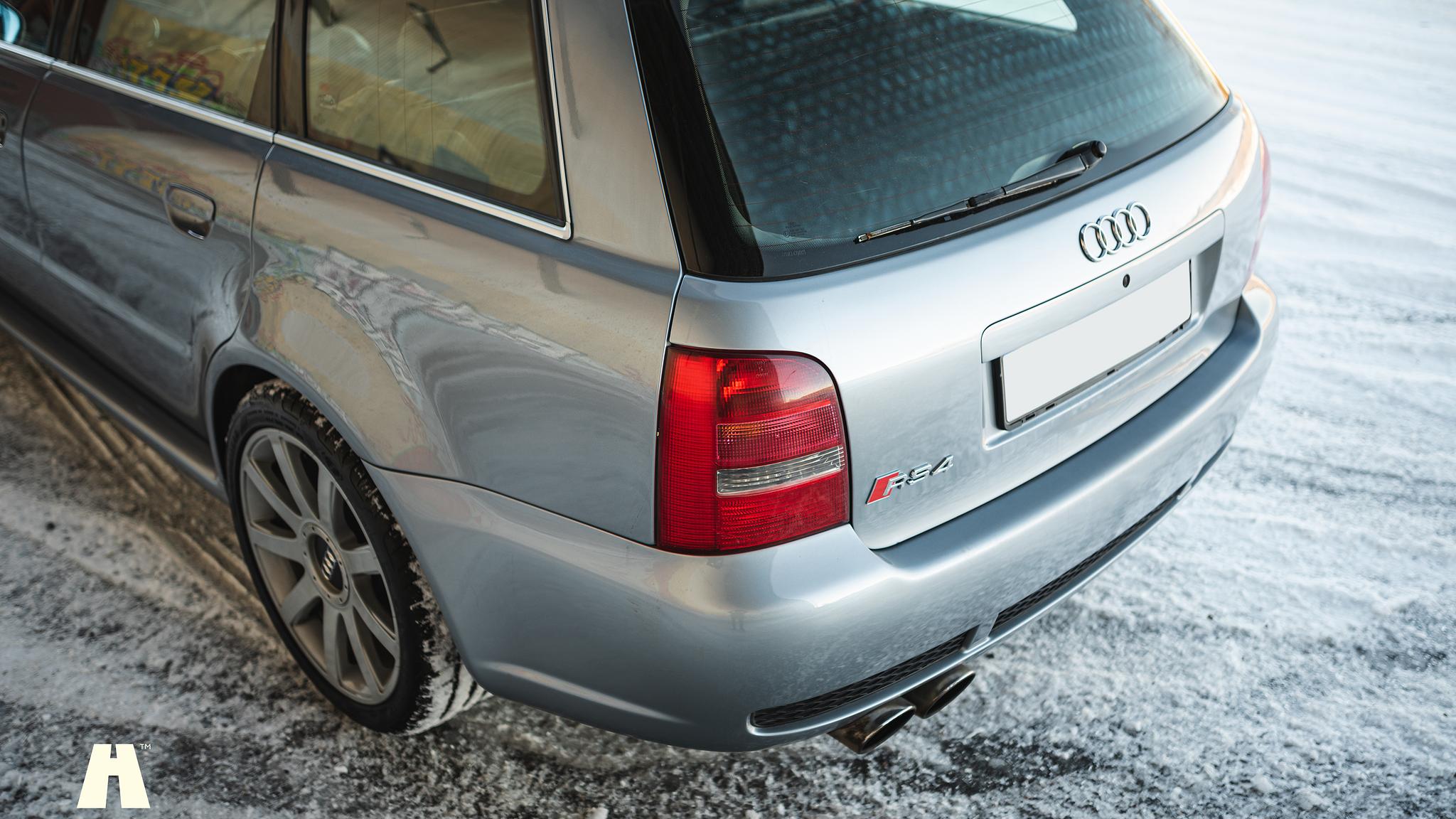 Exteriörbild på 2001 Audi RS4 B5 (16)