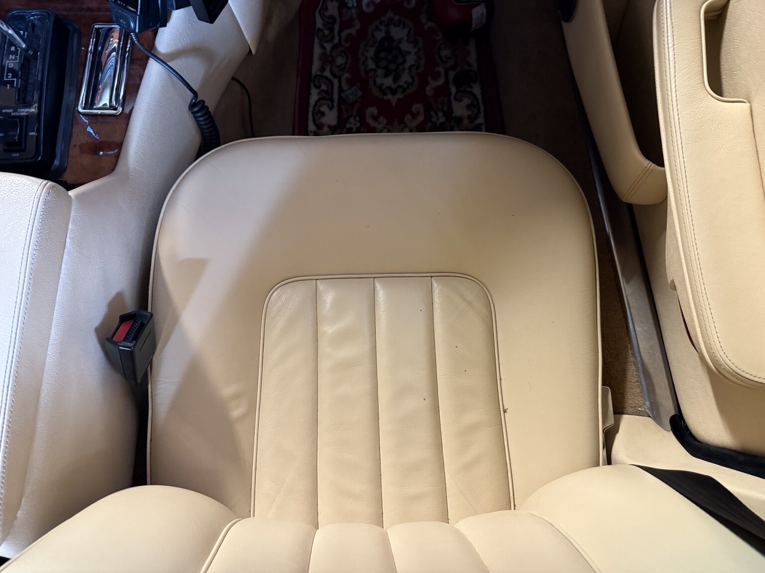 Innenraumfoto von 1990 Jaguar Daimler Double six