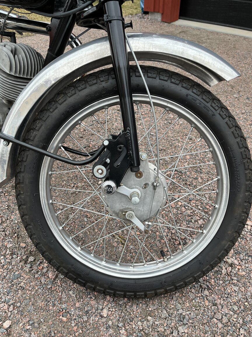 Exteriörbild på 1958 Husqvarna 283 "Guldpilen"