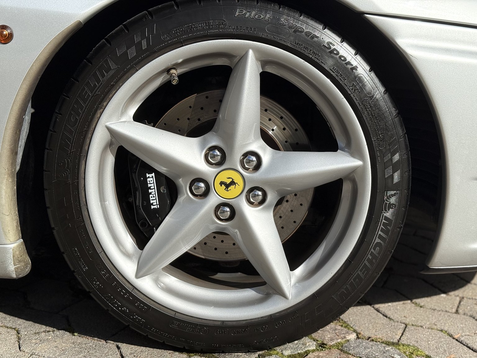 Exteriörbild på 2001 Ferrari 360 Spider