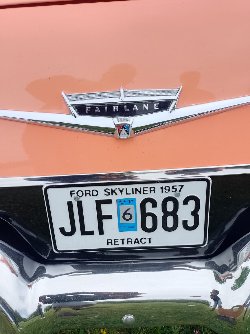 Aussenfoto 1957 Ford Fairlane 500 Skyliner Retract