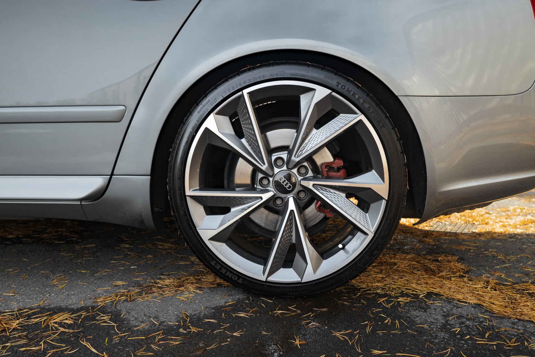 Exterior image of 2005 Audi S4 Avant (21)