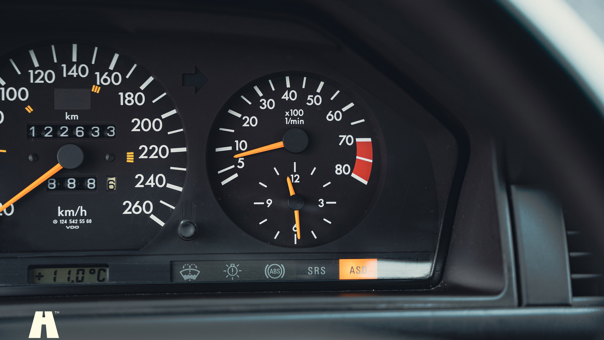 Innenraumfoto von 1990 Mercedes 300 CE-24