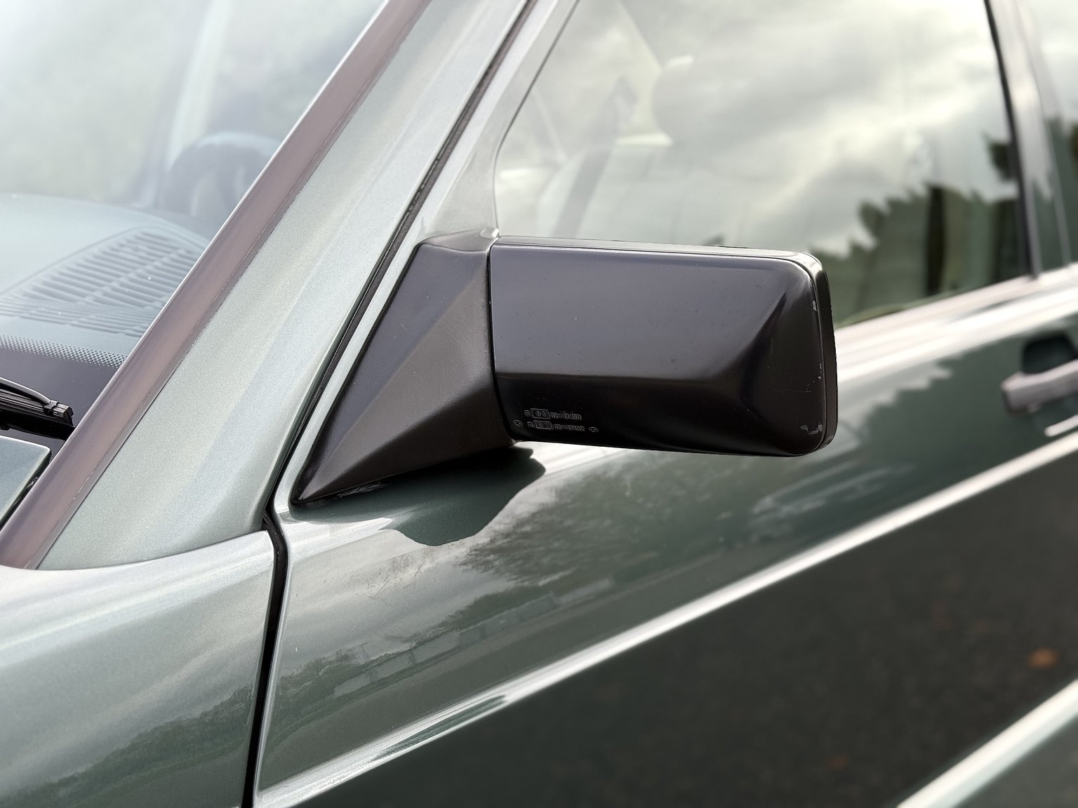 Exteriörbild på 1989 Mercedes-Benz 190 E