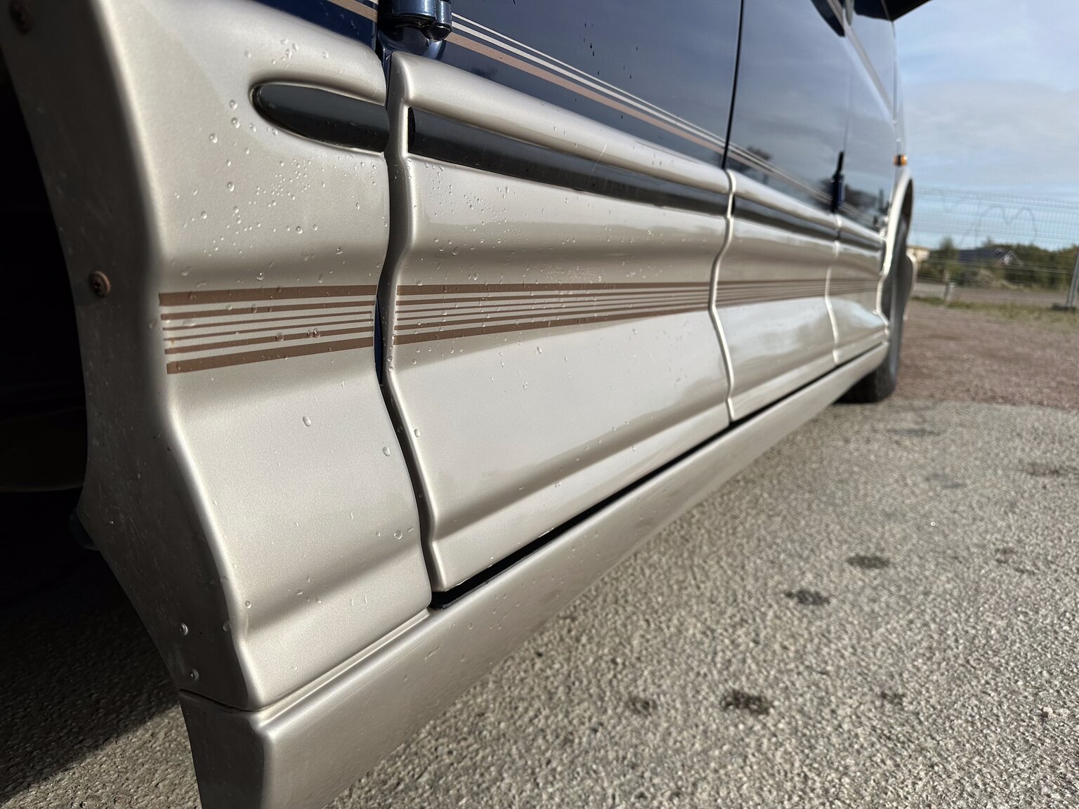 Exteriörbild på 2000 GMC Savana G1500 Conversion Van