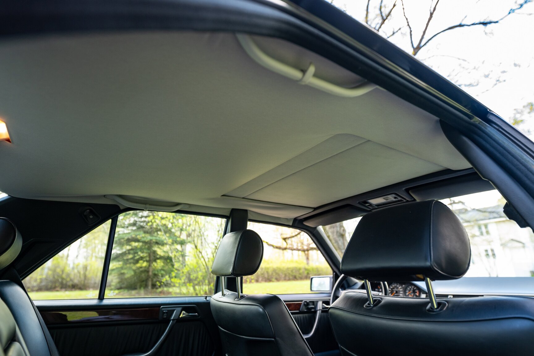 Interior image of 1993 Mercedes-Benz 400 E