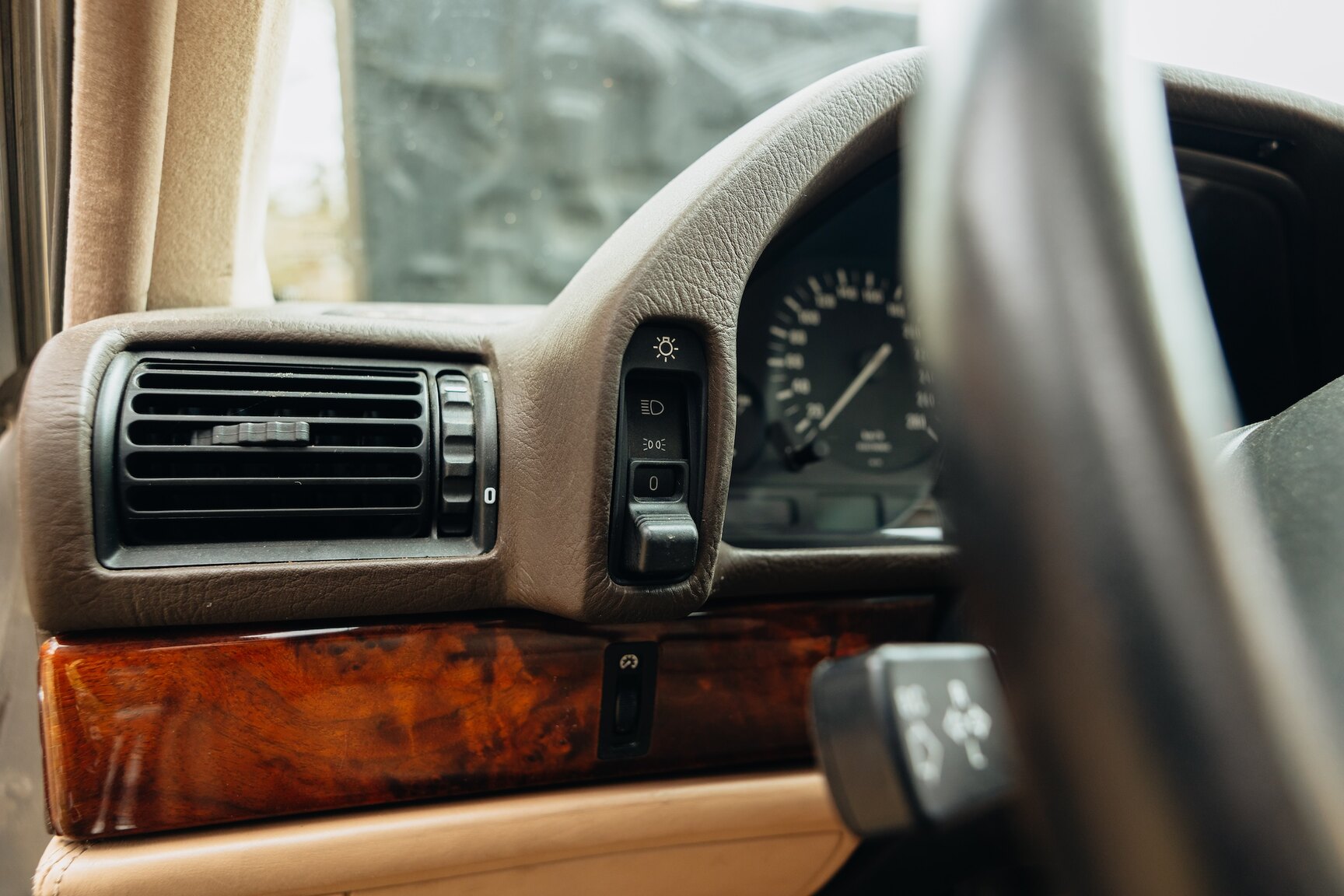 Interiörbild 1990 BMW 750iL (47)