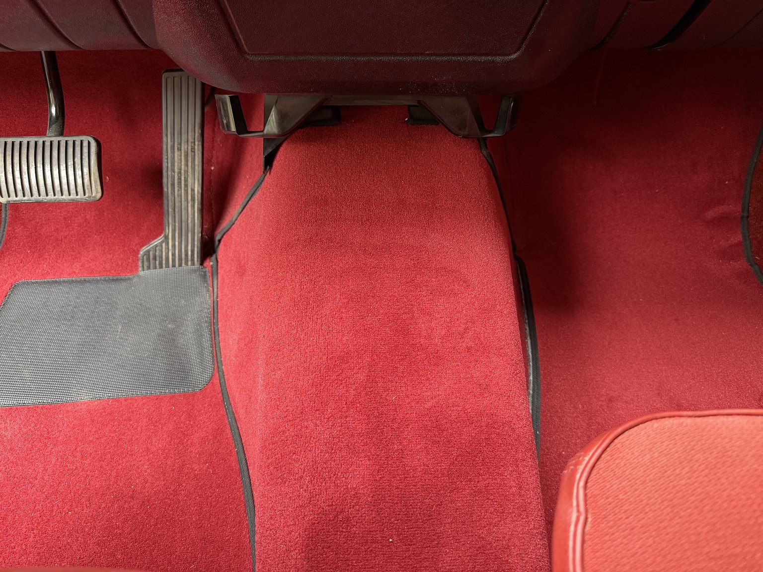 Interior image of 1970 Volvo 142 Automatic