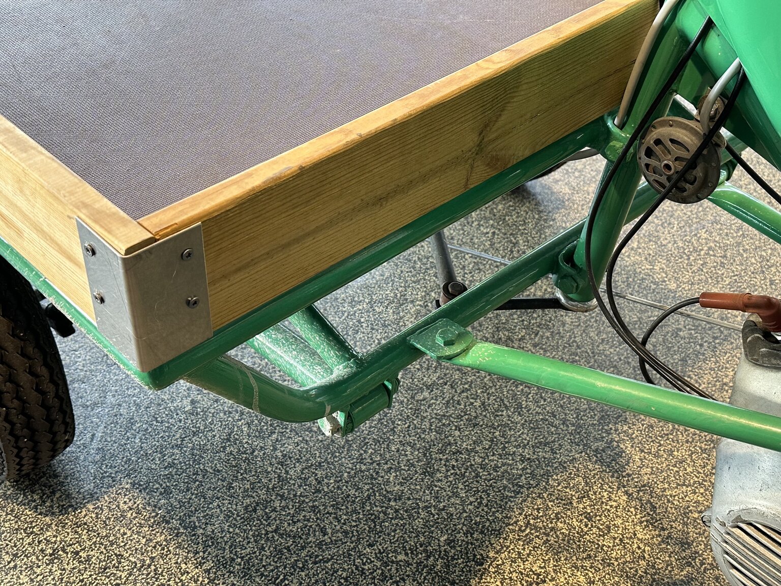 Exterior image of 1970 Cresent 1189 flakmoped