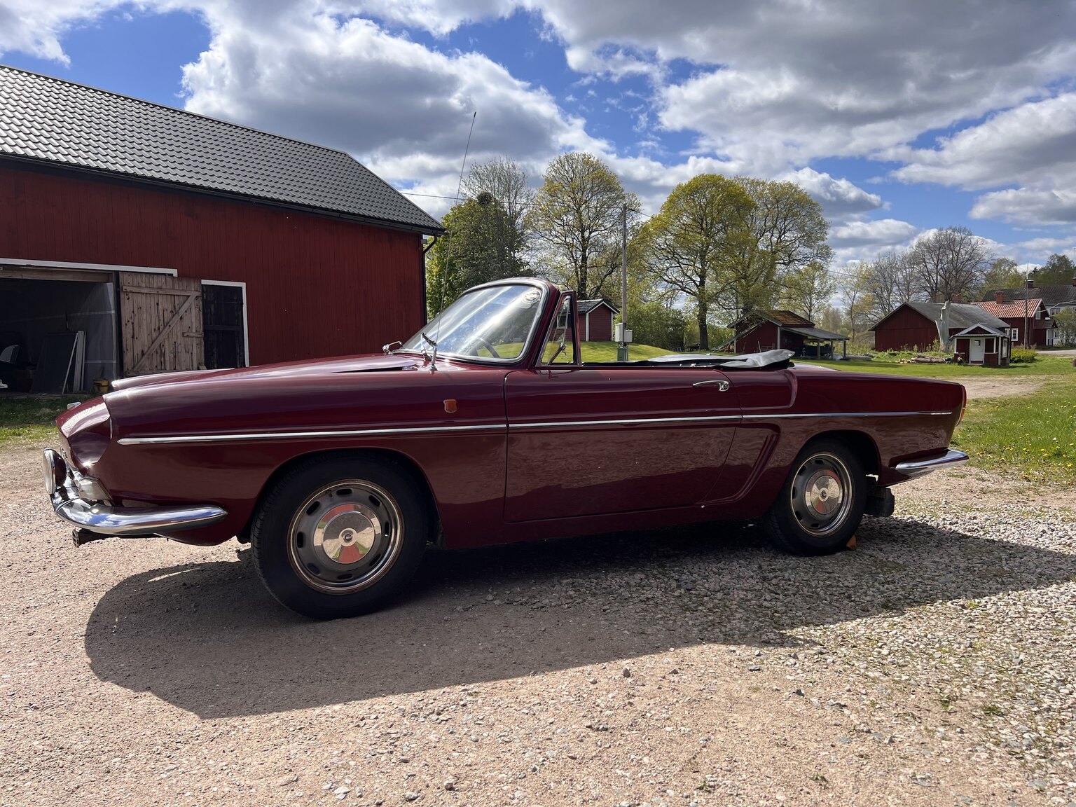 Exterior image of 1967 Renault Caravelle Coupé