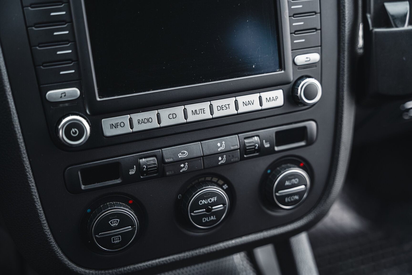 Innenraumfoto von 2007 Volkswagen Golf R32 (29)