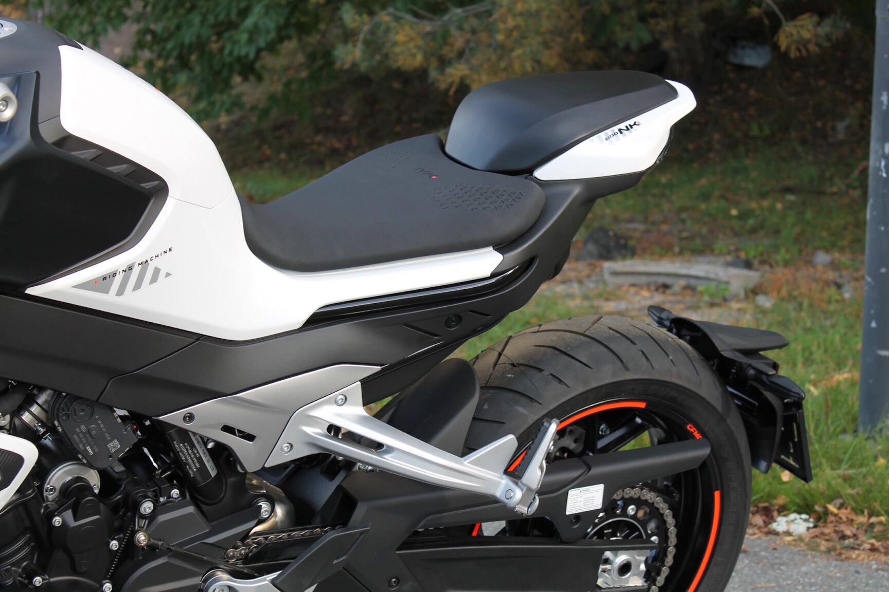 Exteriörbild på 2023 CFMOTO 800NK