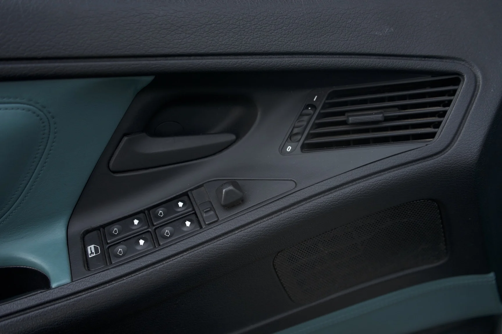 Innenraumfoto von 1992 BMW 850i 6-speed manual - 1 of 49 (4)