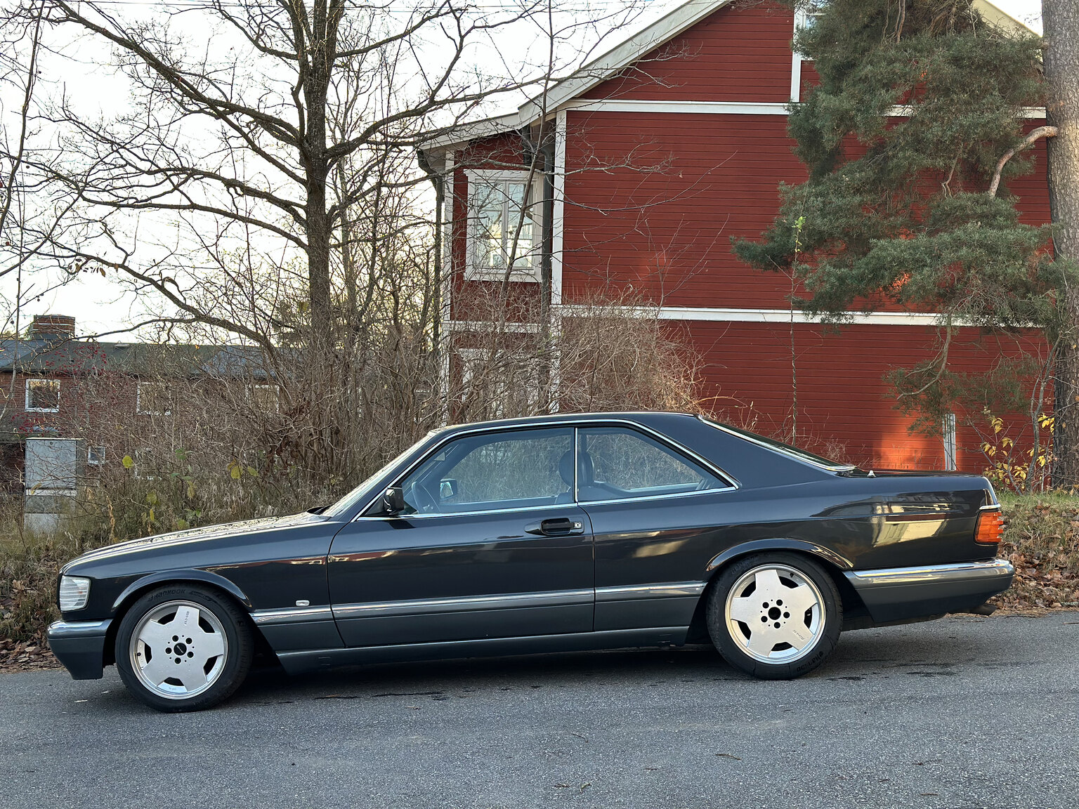 Exteriörbild på 1988 Mercedes 560 SEC