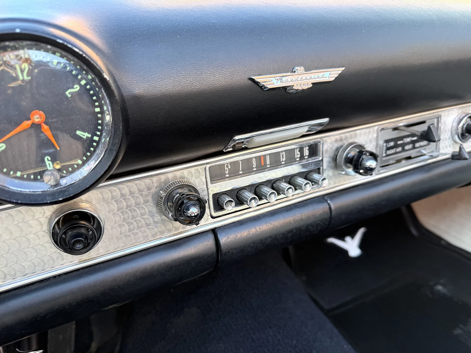 Interior image of 1955 Ford Thunderbird (20)
