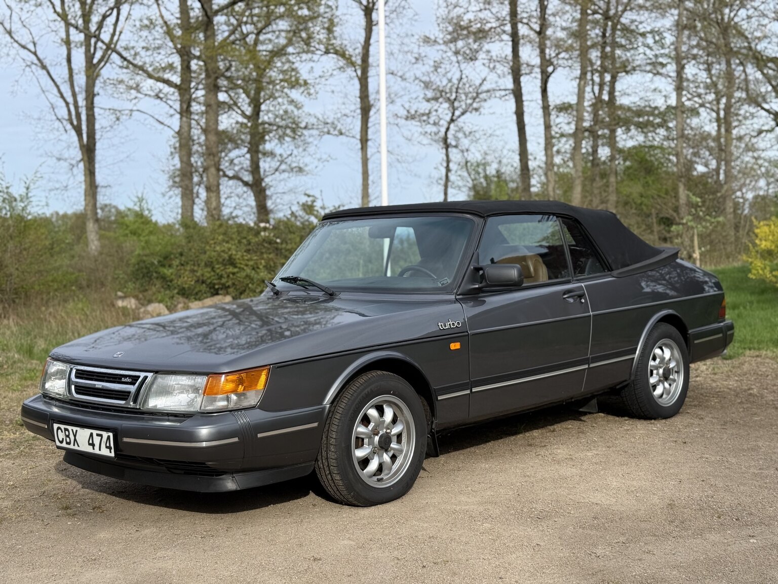 Exterior image of 1987 SAAB 900 Cabriolet 2.0 Turbo T16
