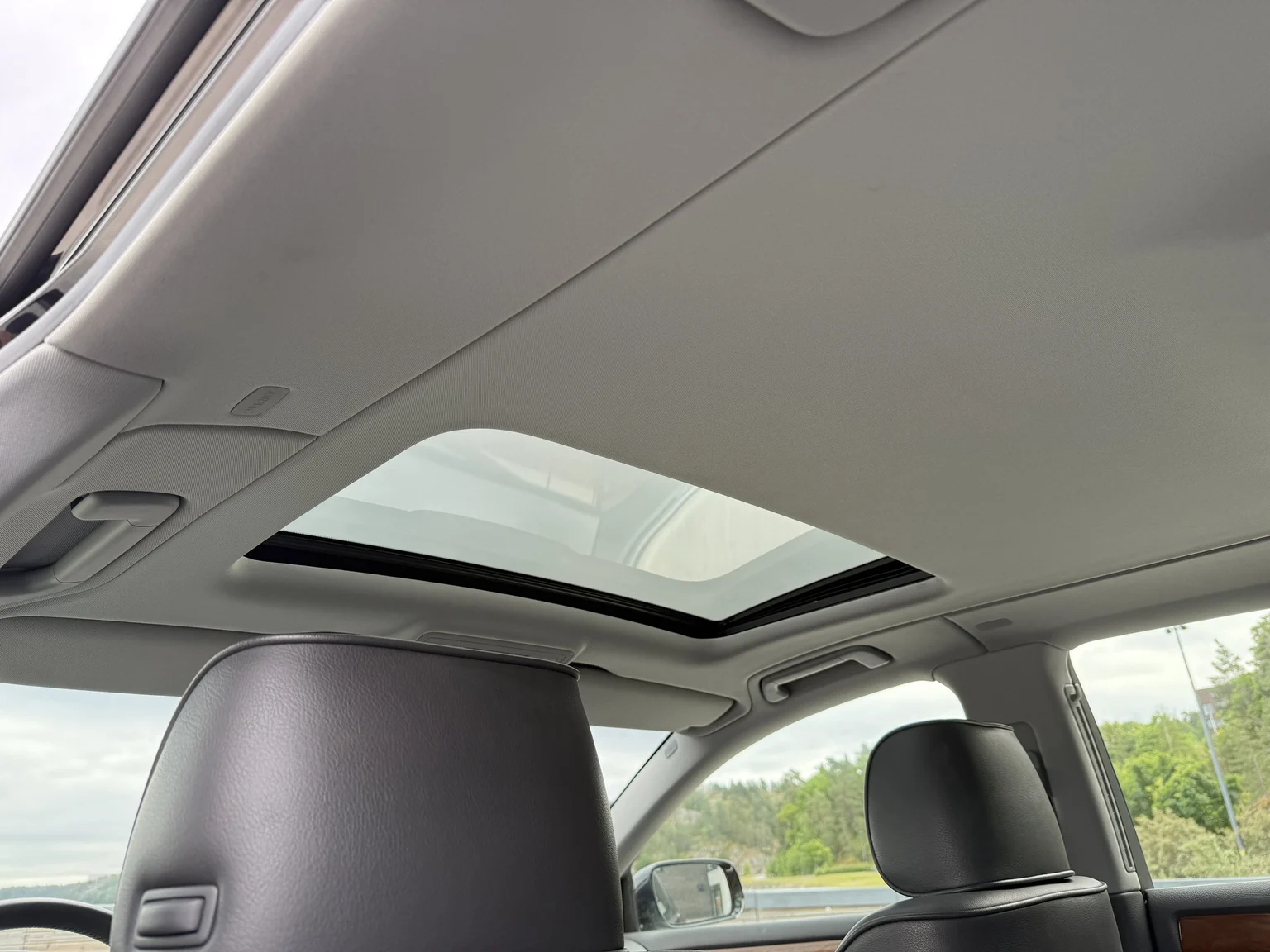 Innenraumfoto von 2013 Volkswagen Phaeton 3.0 TDI (56)