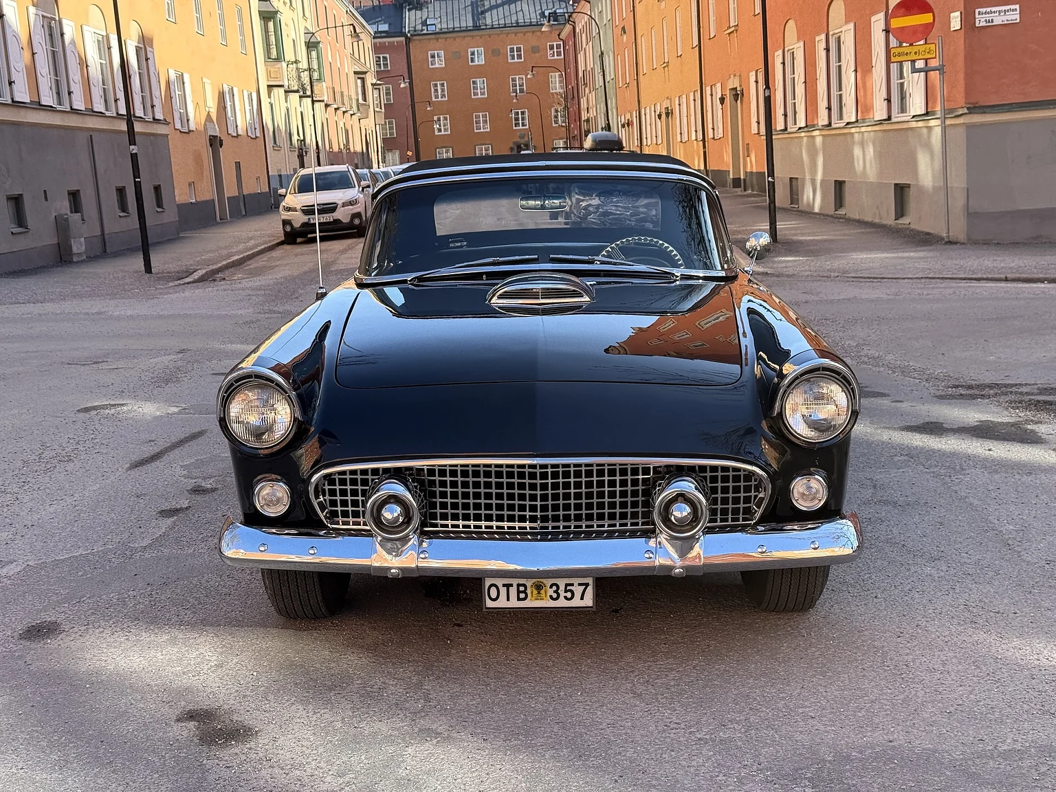 Exterior image of 1955 Ford Thunderbird (14)