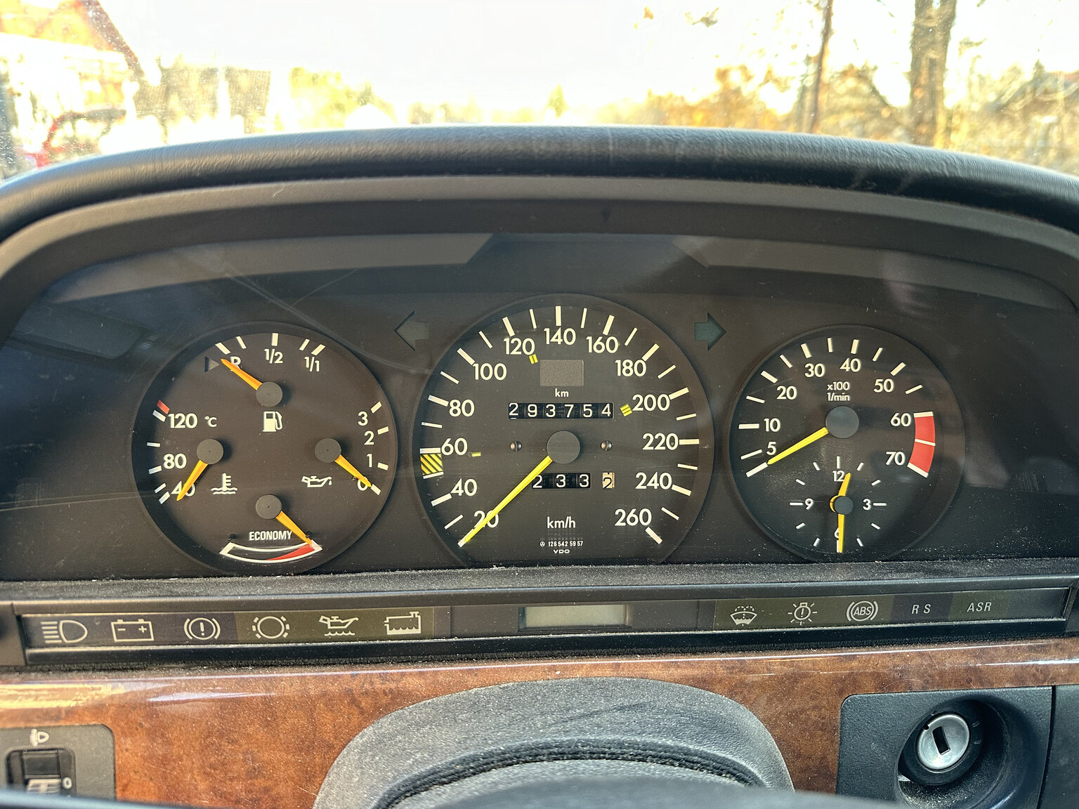 Innenraumfoto von 1988 Mercedes 560 SEC