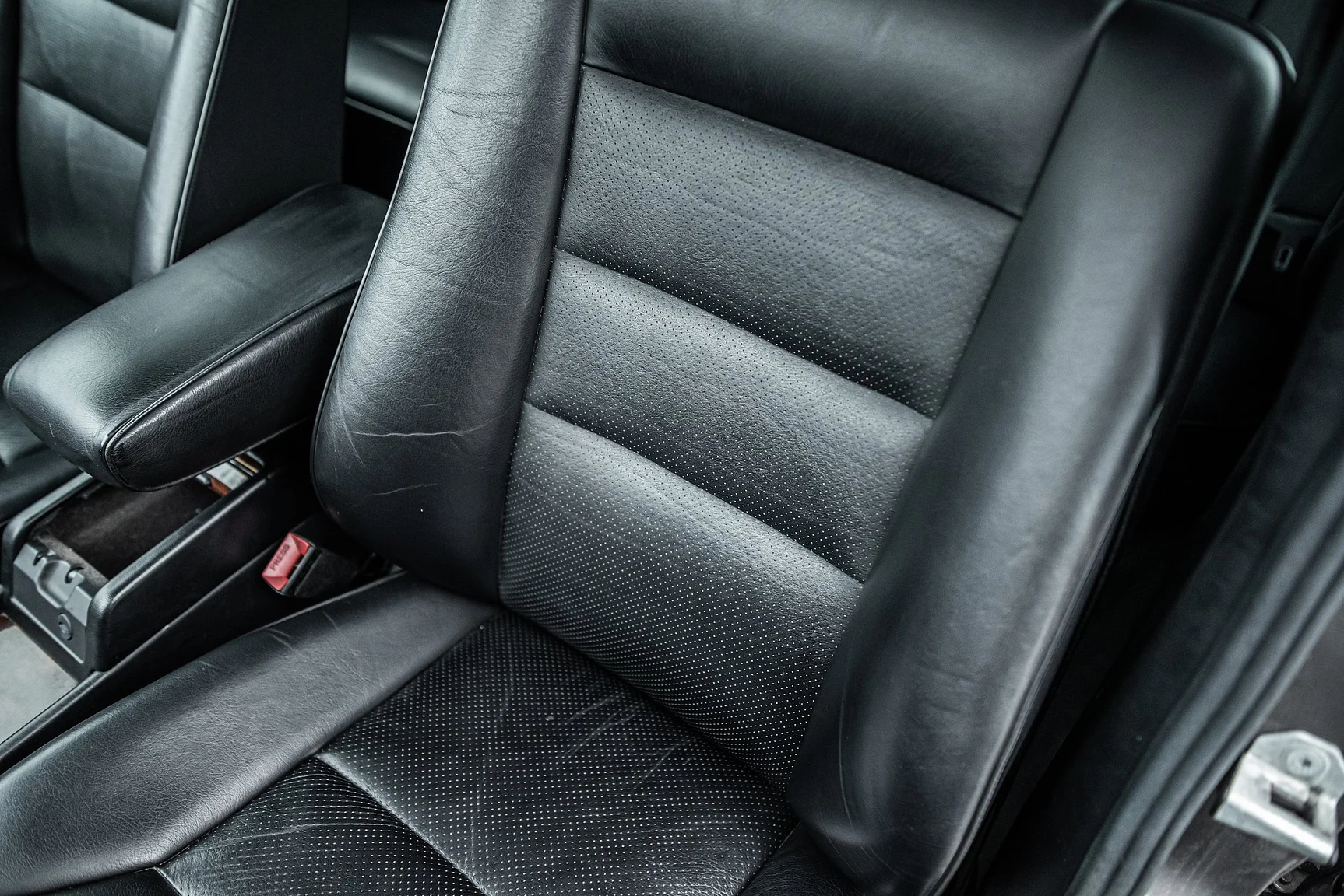 Interior image of 1993 Mercedes-Benz E 320 "AMG" (24)