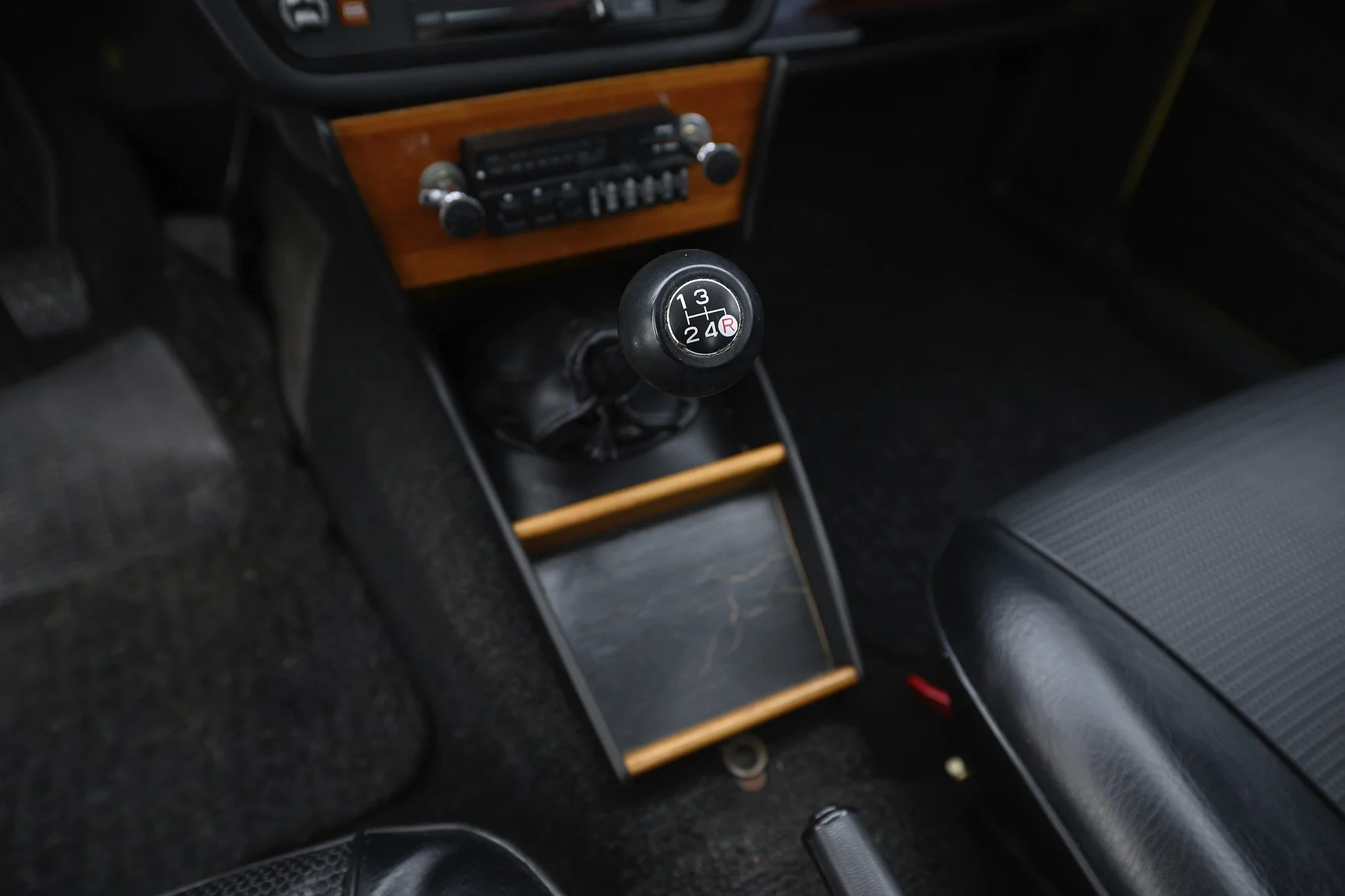 Interiörbild 1975 Toyota Corolla KE30 (6)