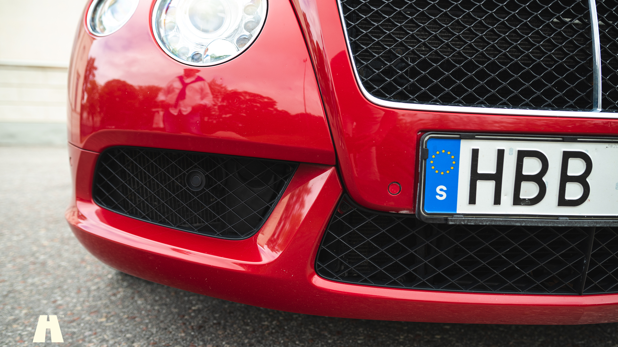 Exterior image of 2013 Bentley Continental GT V8 (28)