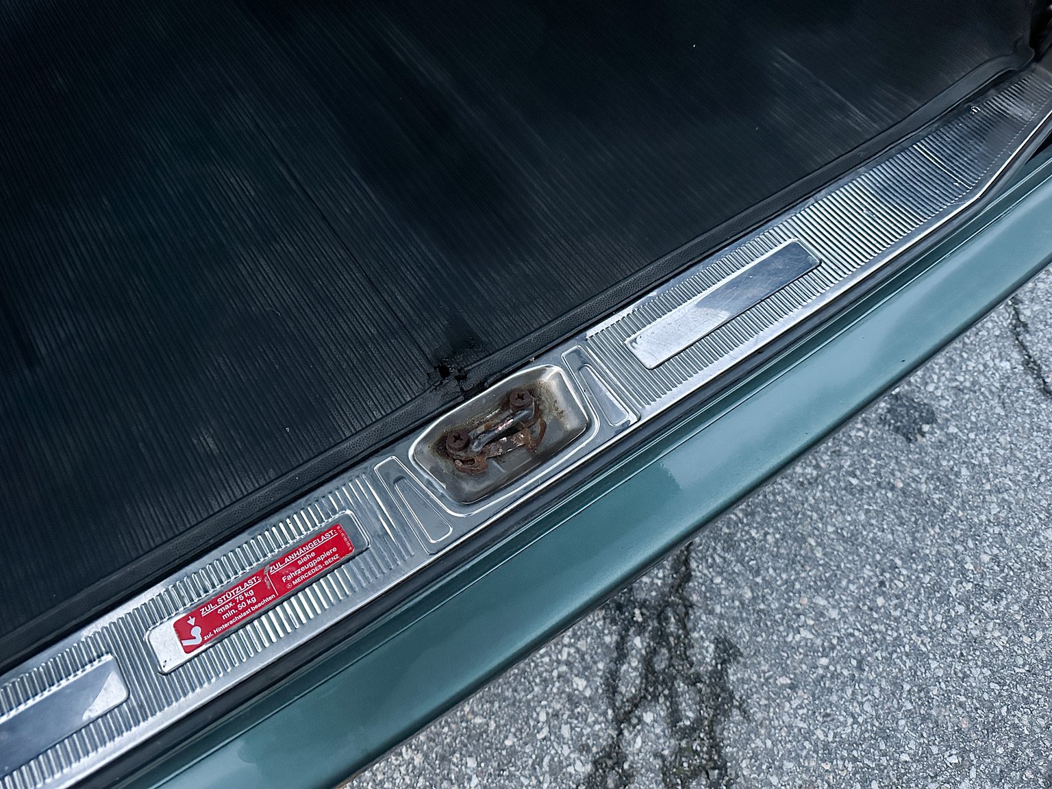 Interior image of 1996 MERCEDES-BENZ E 320 T