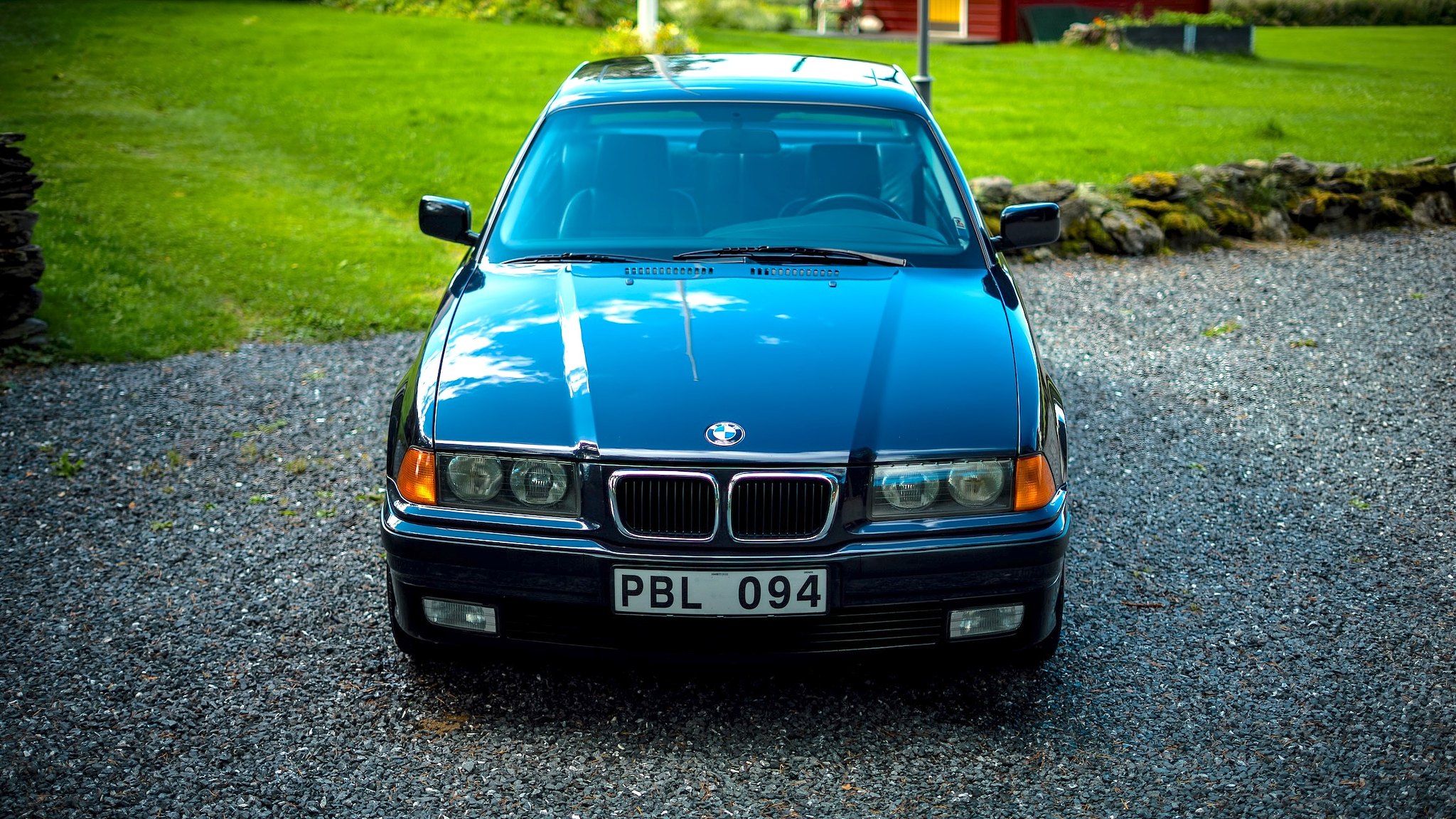 Exterior image of 1997 BMW 328i Coupé Automatisk