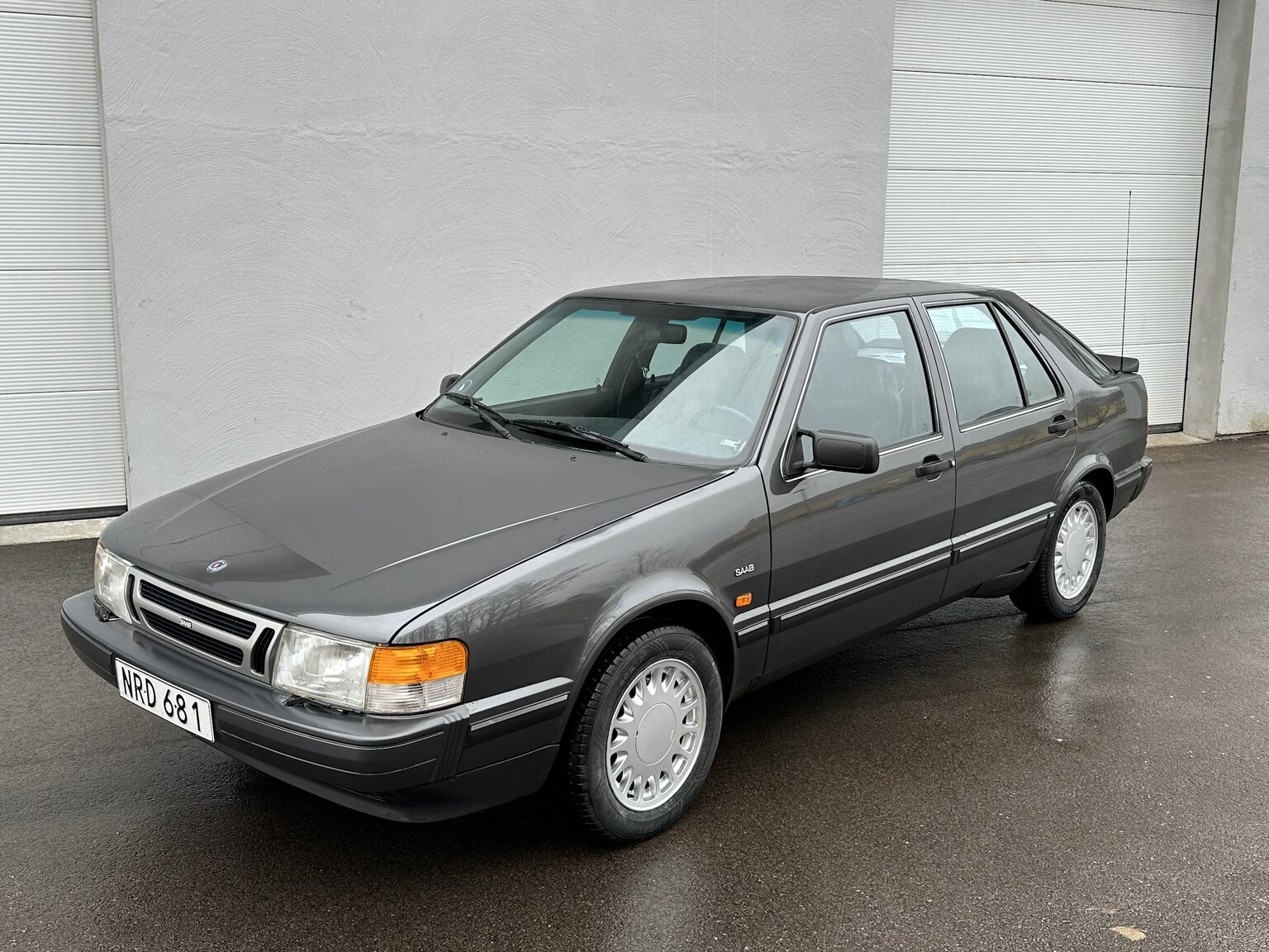 Exteriörbild på 1988 SAAB 9000i