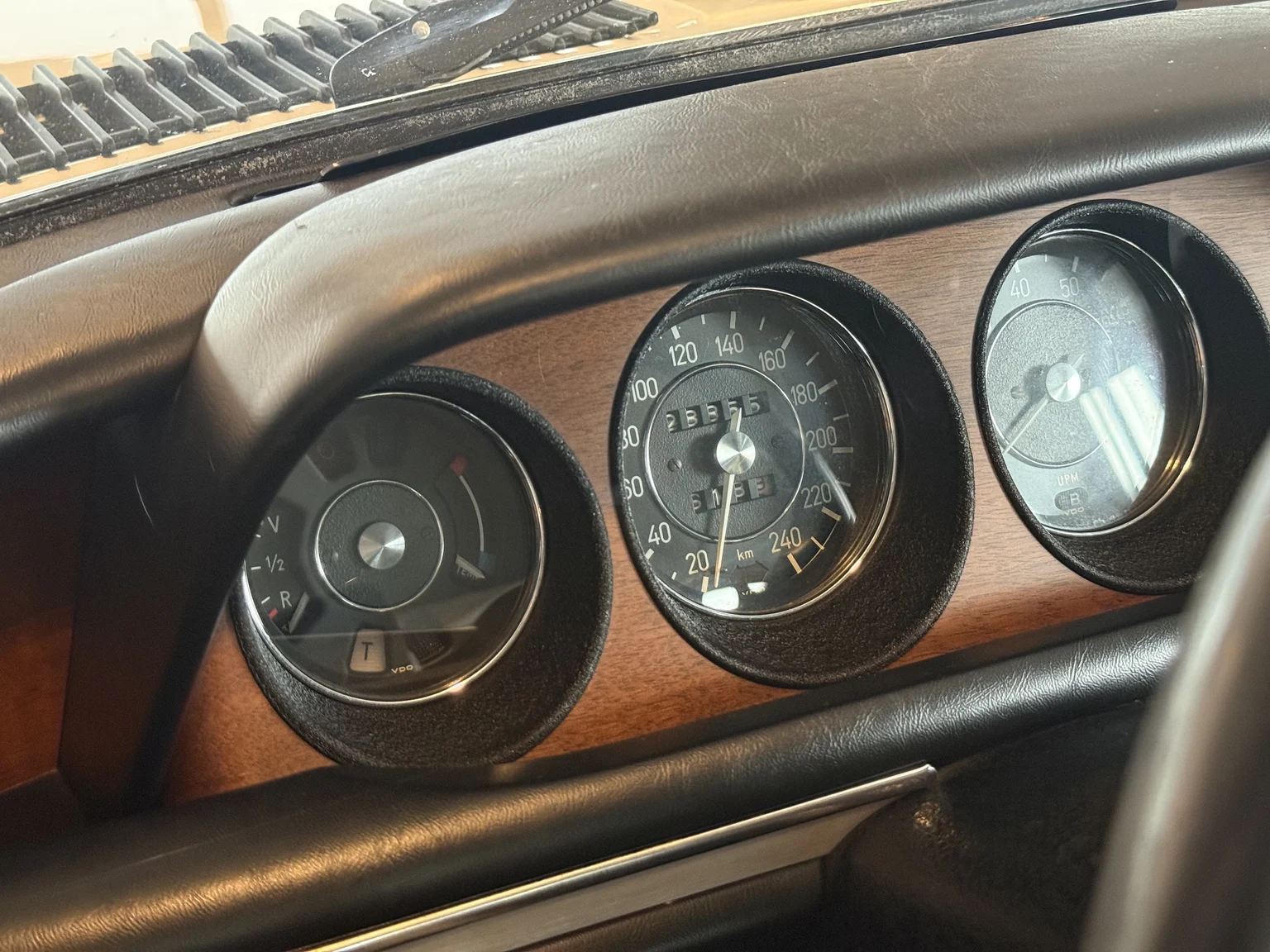 Innenraumfoto von 1972 BMW E9 3.0 CSI (9)