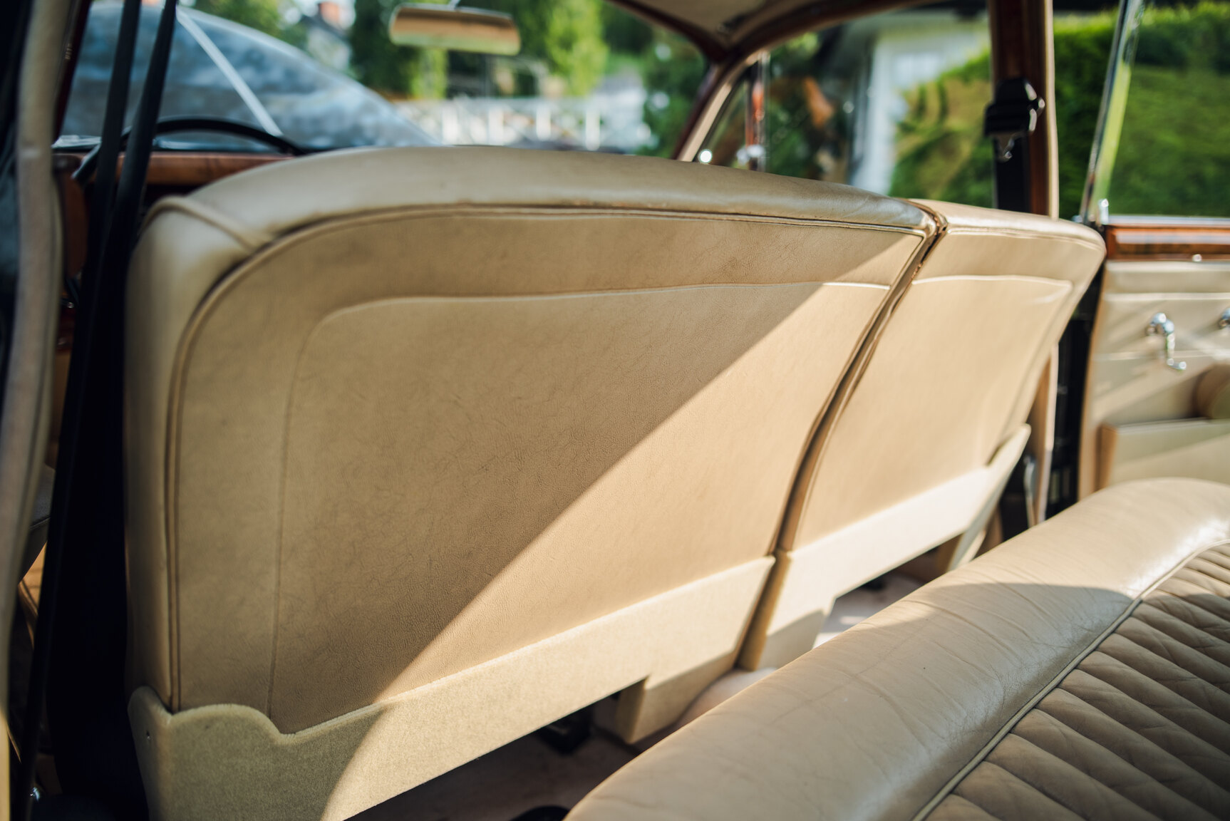 Interior image of 1965 Daimler 250 V8