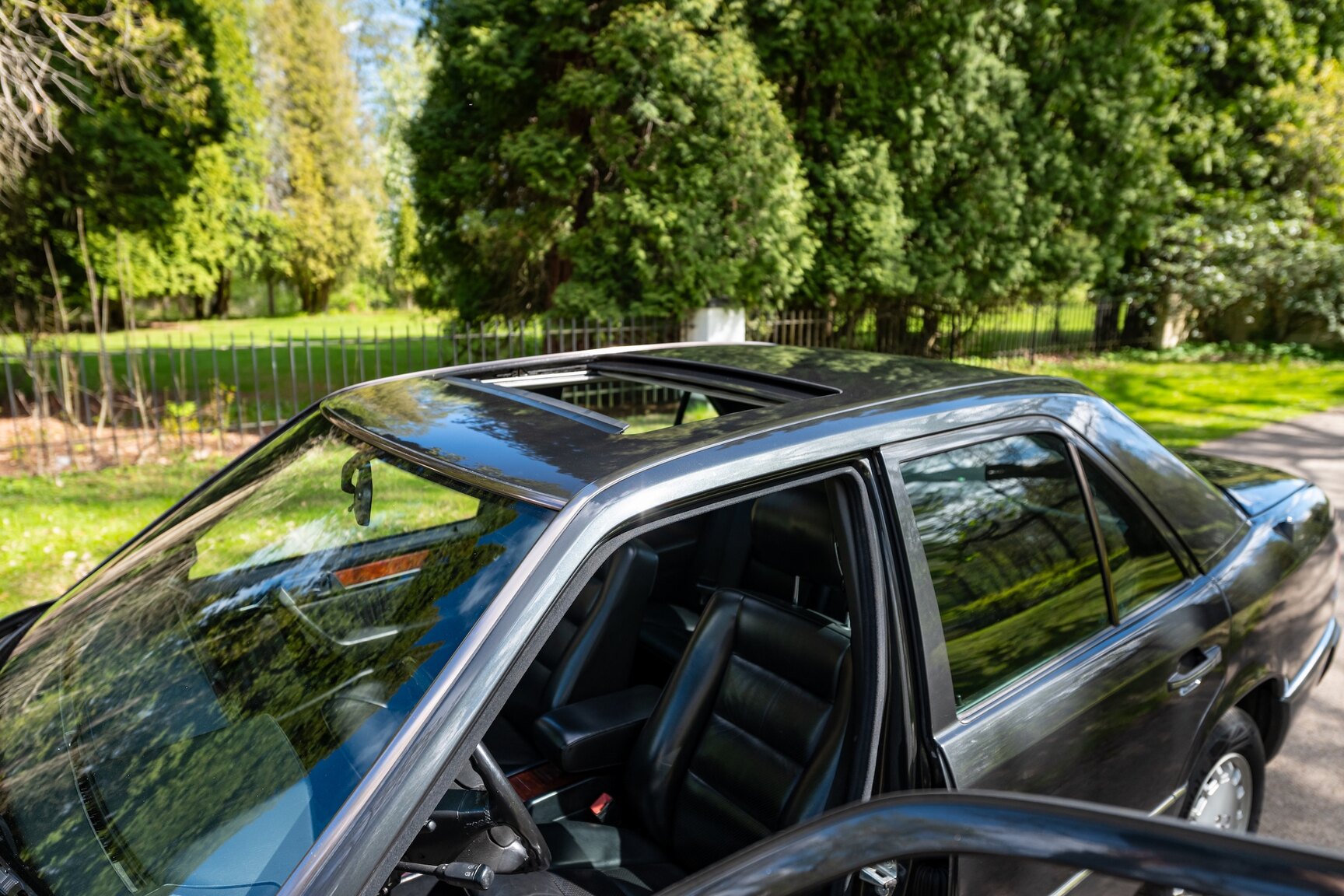 Interior image of 1993 Mercedes-Benz 400 E