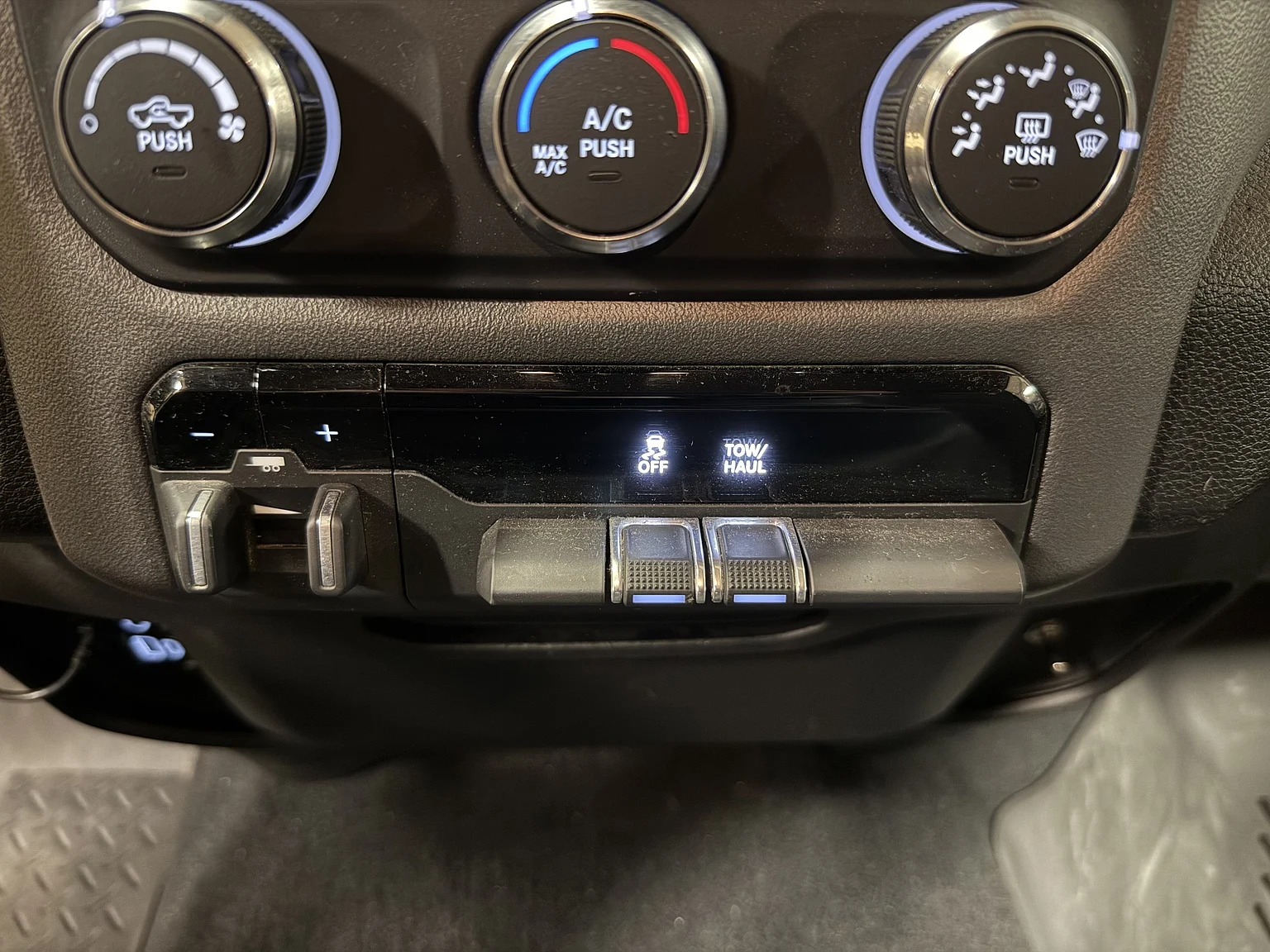 Interiörbild 2020 Dodge Ram 2500 Overland (26)