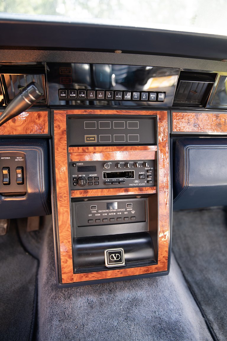 Innenraumfoto von 1985 Lincoln Continental 5.0 V8 EFI