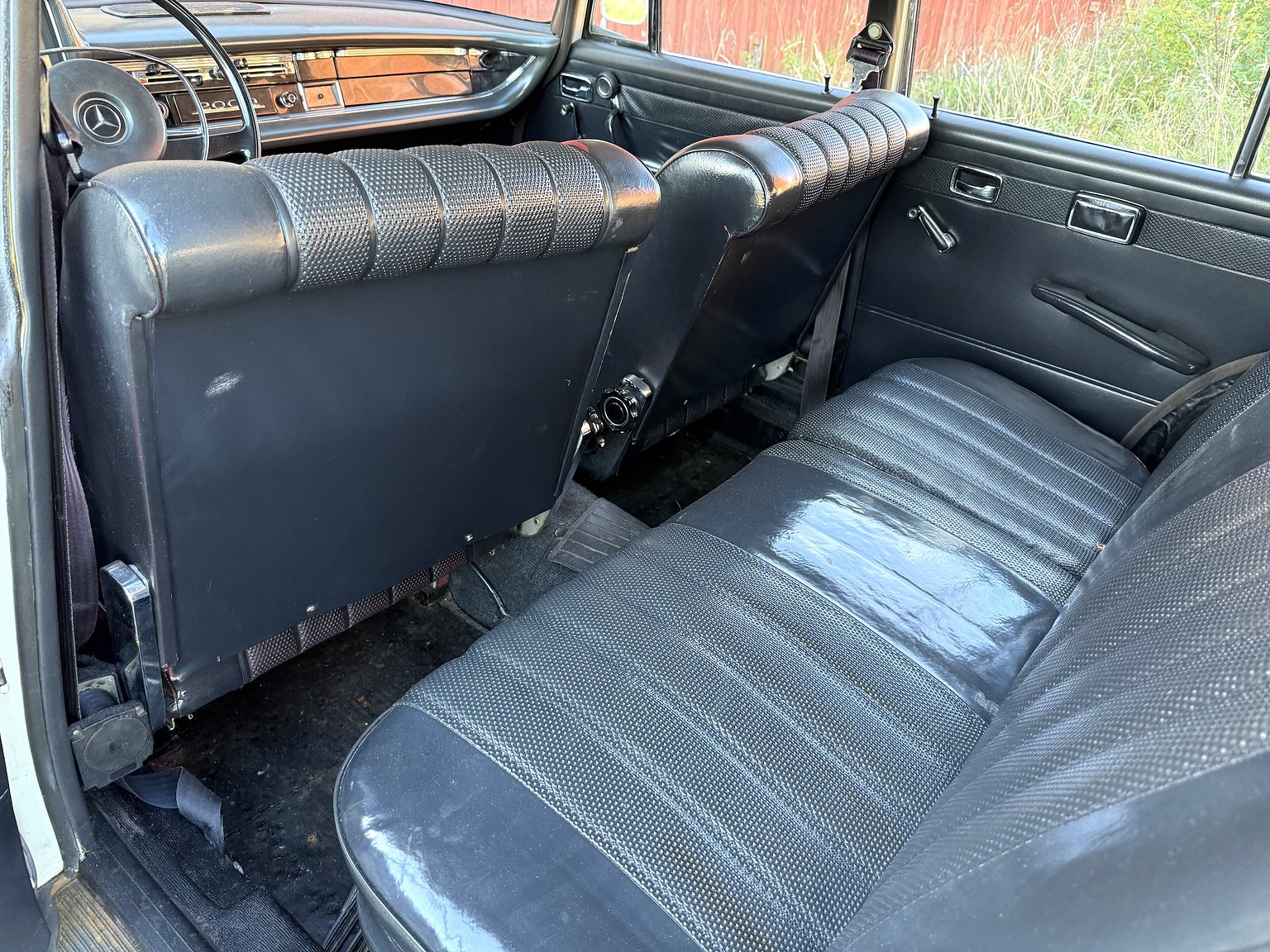 Interiörbild 1967 Mercedes-Benz 200D Safari