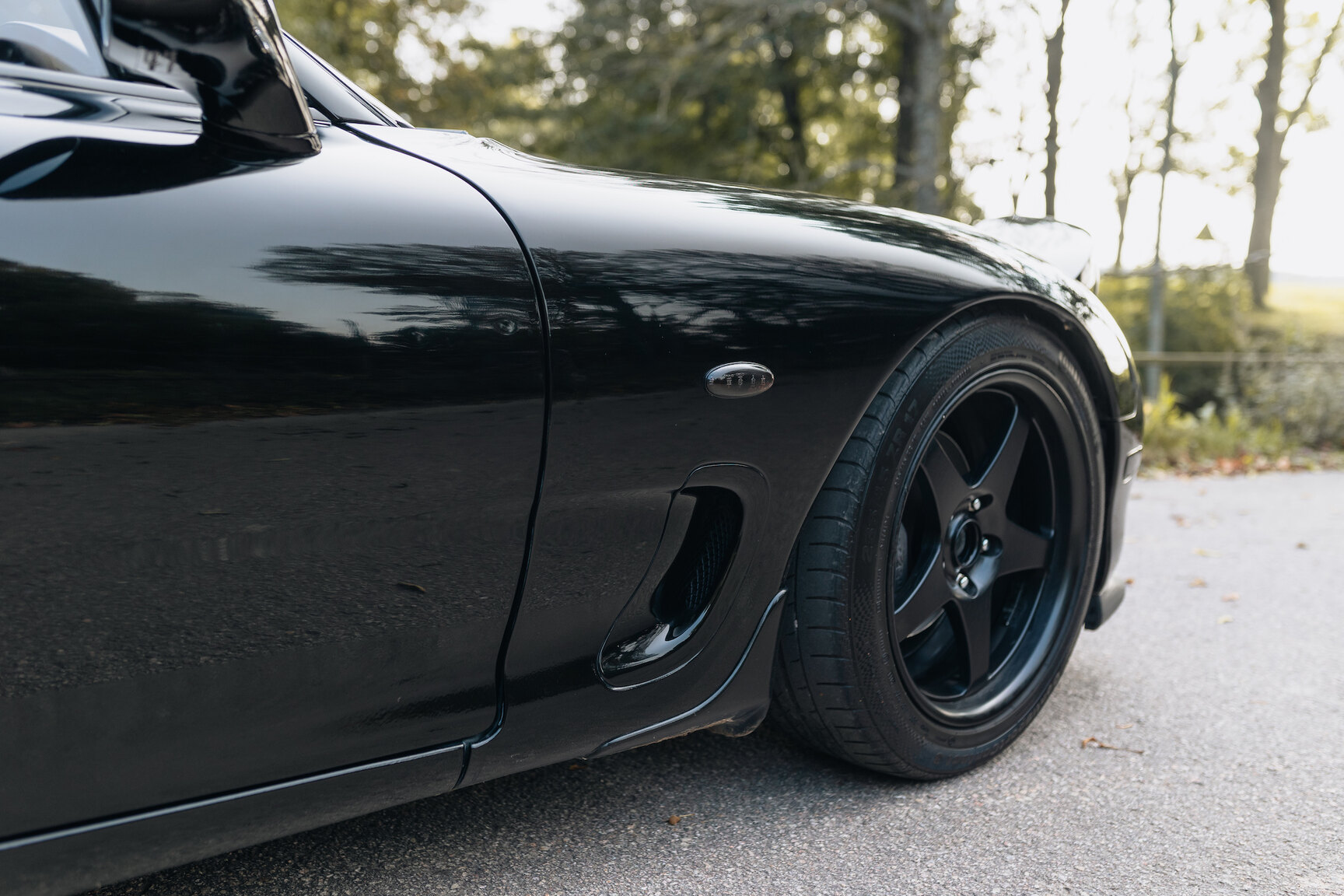 Exterior image of 1994 Mazda RX7 (45)