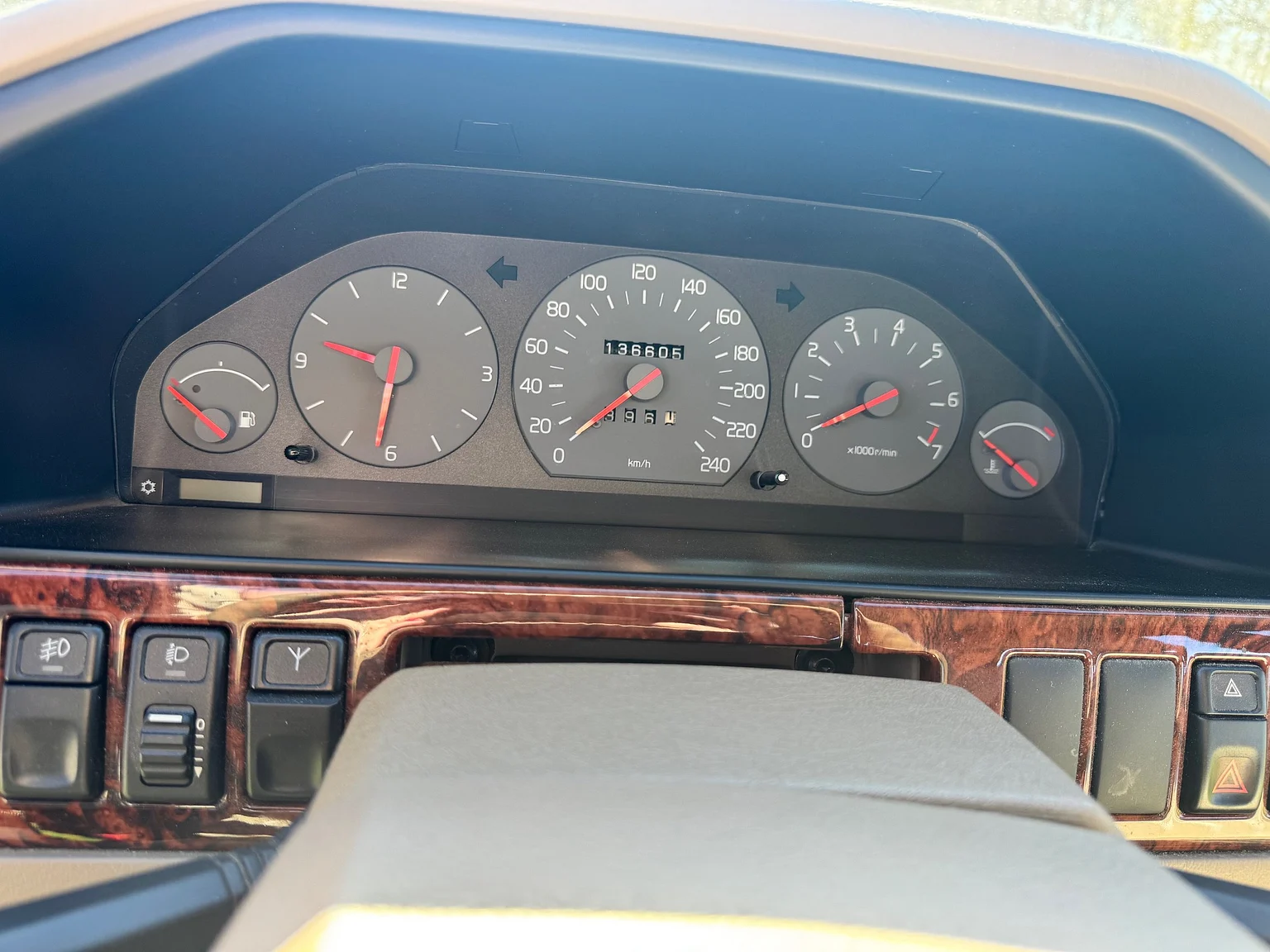 Interior image of 1998 Volvo S90 3.0 (13)