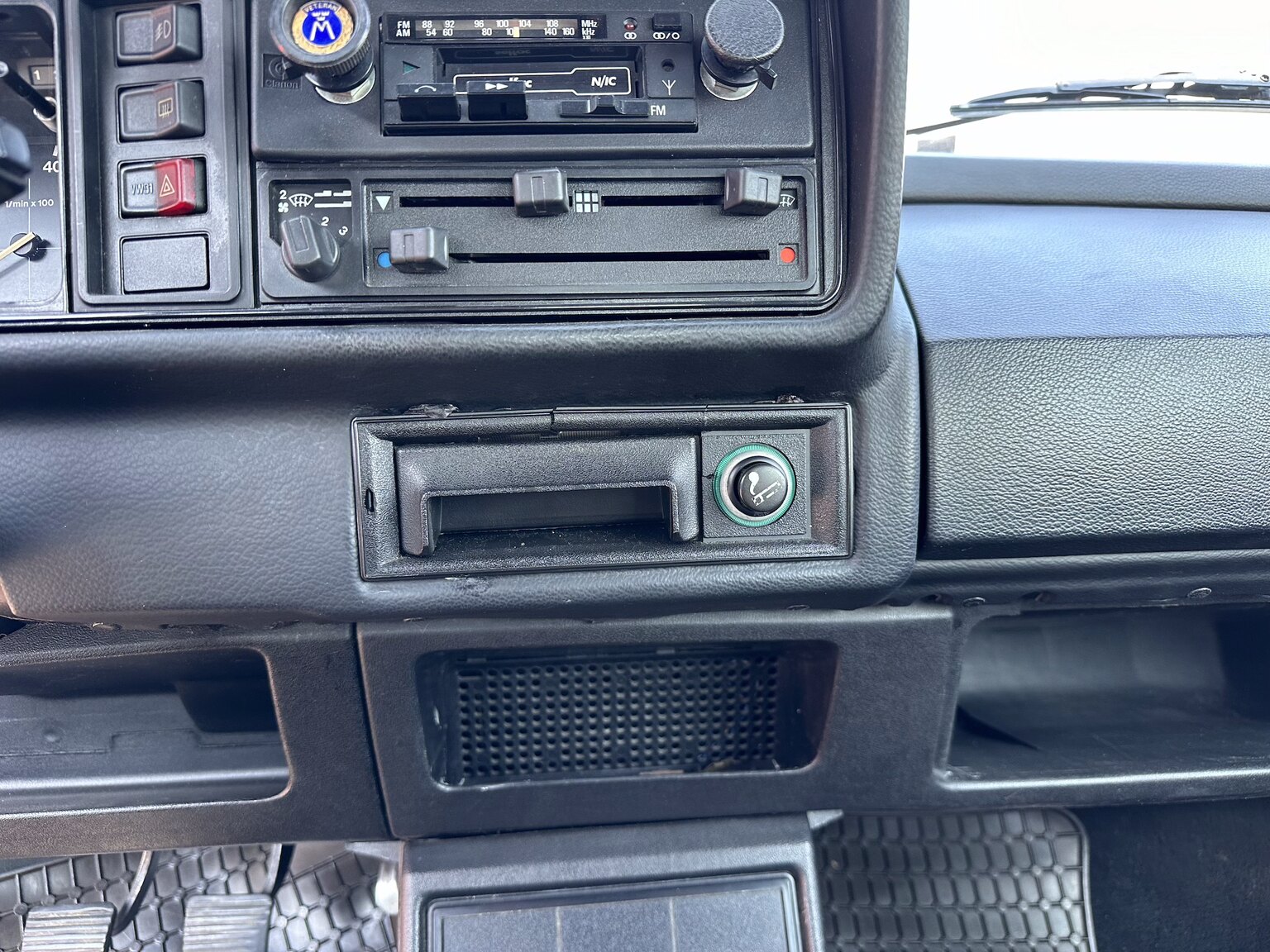 Innenraumfoto von 1984 Volkswagen Golf GTI