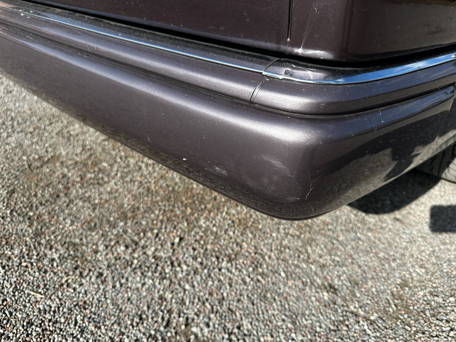 Exterior image of 1993 Mercedes-Benz E 220
